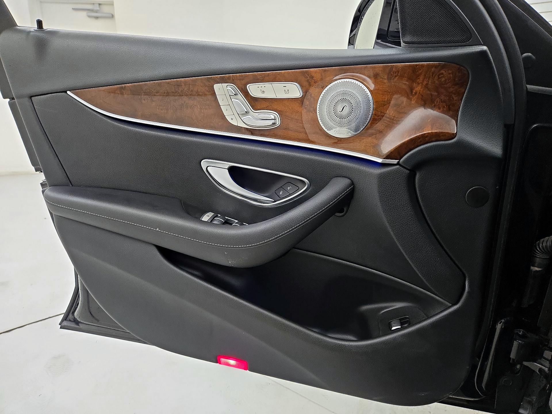 Thumbnail: 2017 Mercedes-Benz E-Class - 10