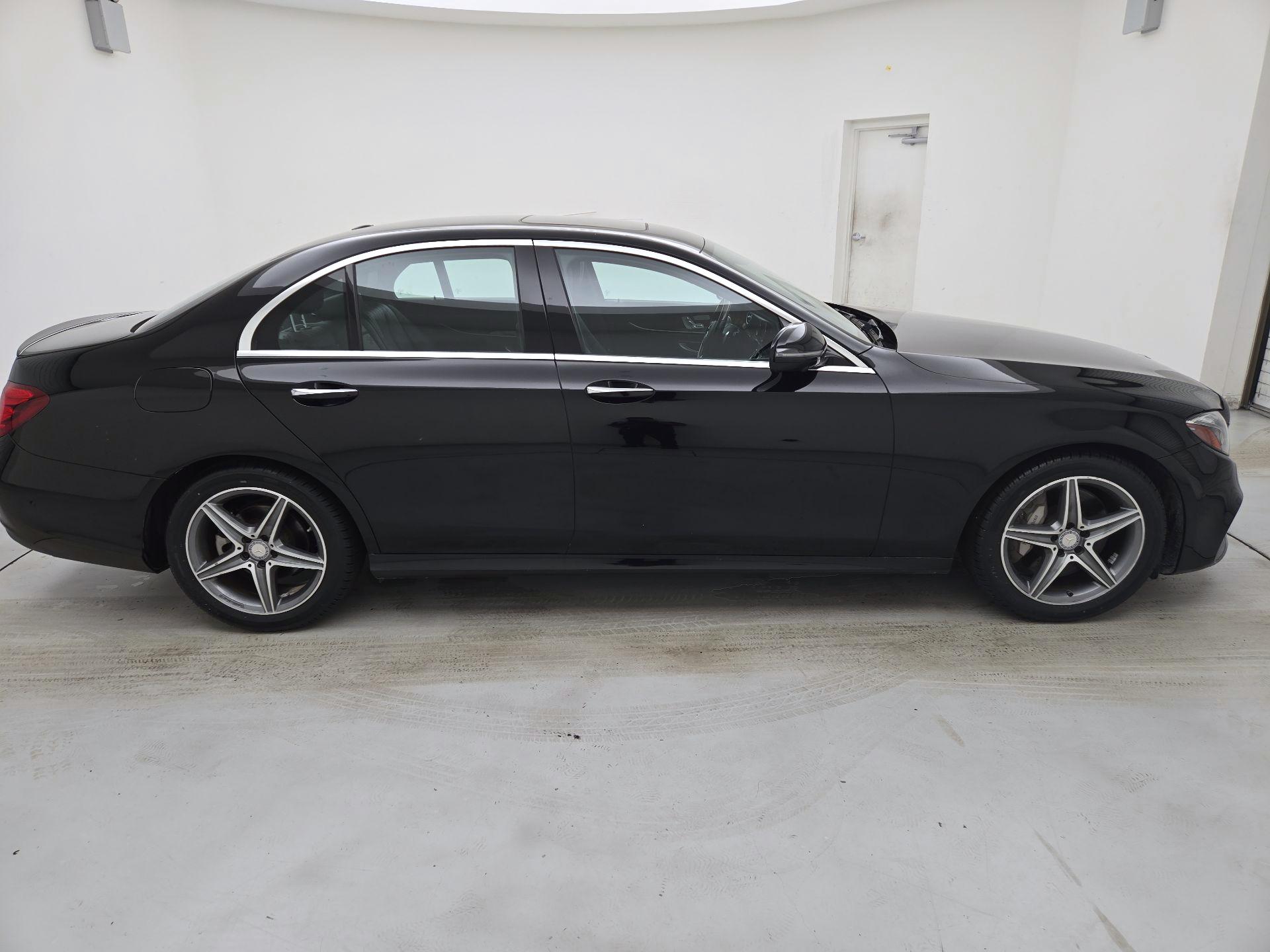 Thumbnail: 2017 Mercedes-Benz E-Class - 4