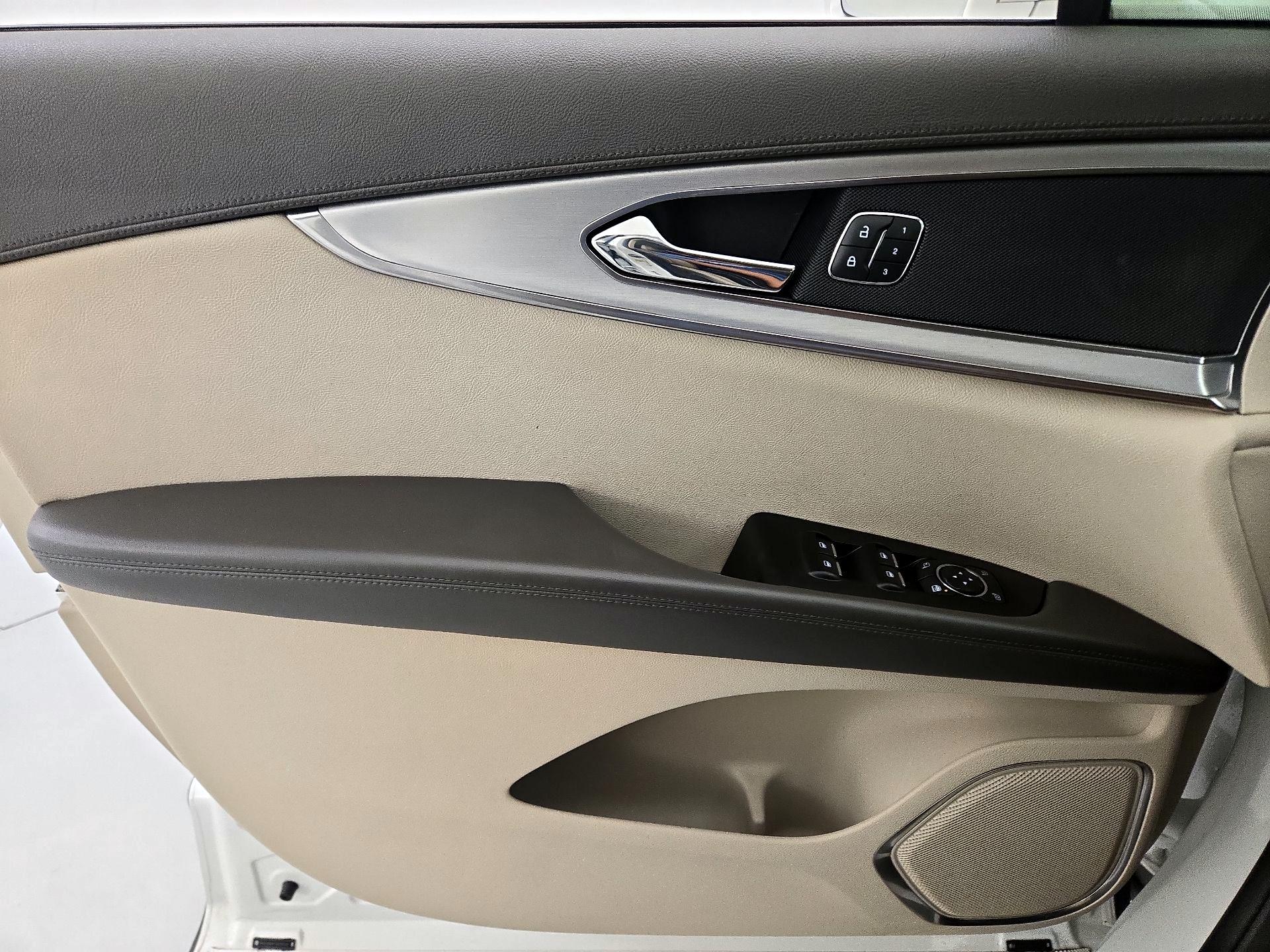Thumbnail: 2020 Lincoln Nautilus - 12