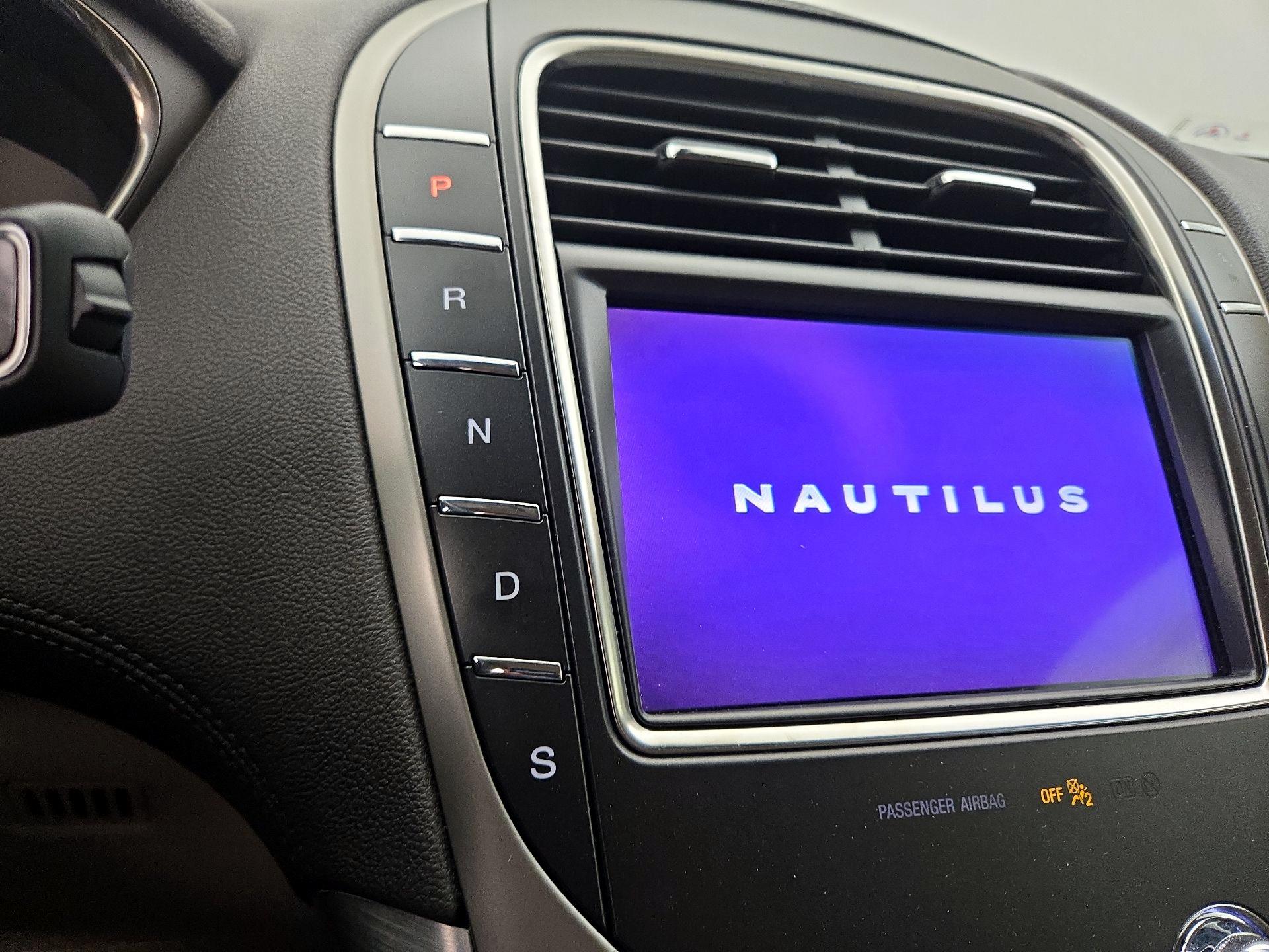 Thumbnail: 2020 Lincoln Nautilus - 18