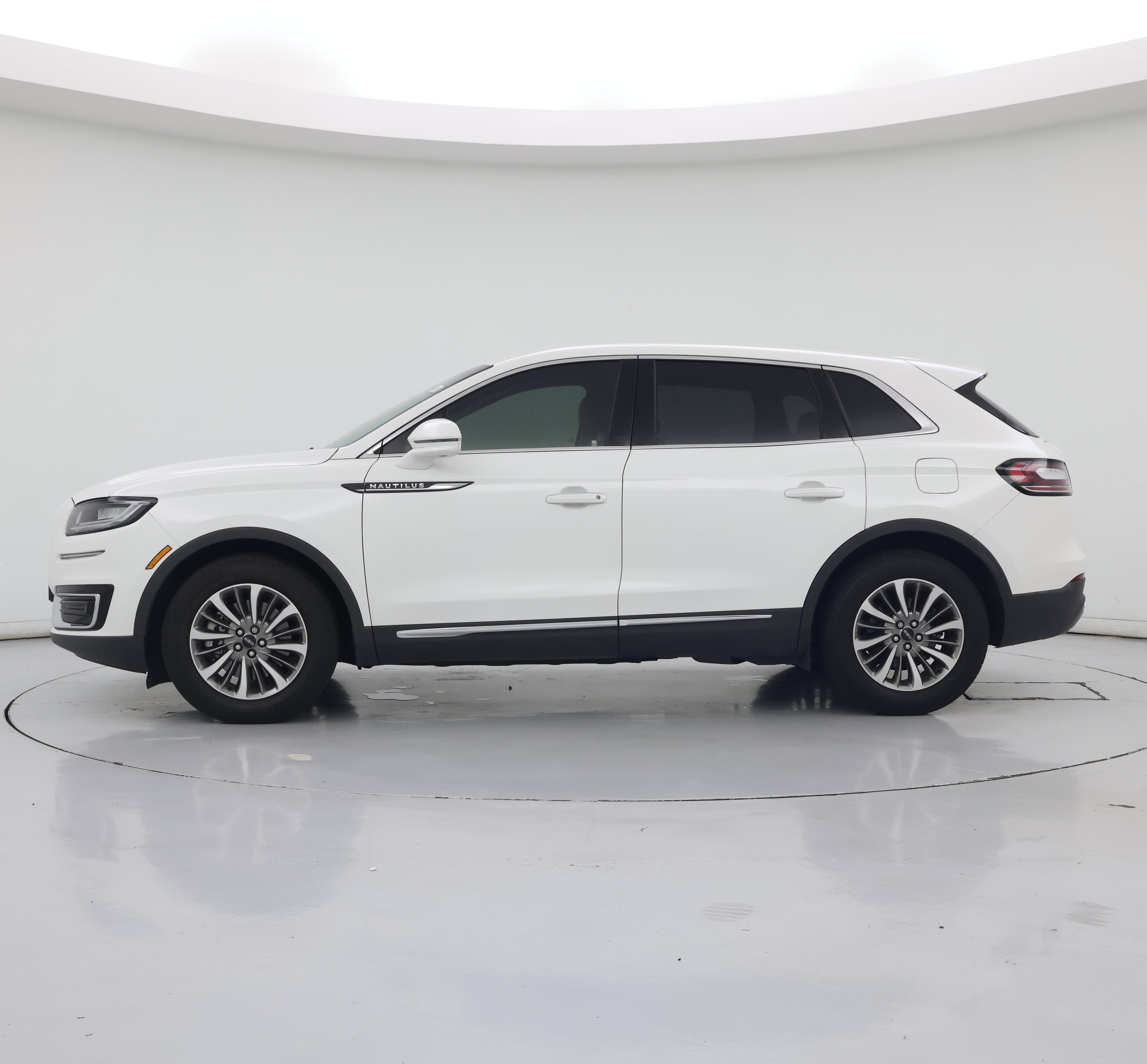 Thumbnail: 2020 Lincoln Nautilus - 3
