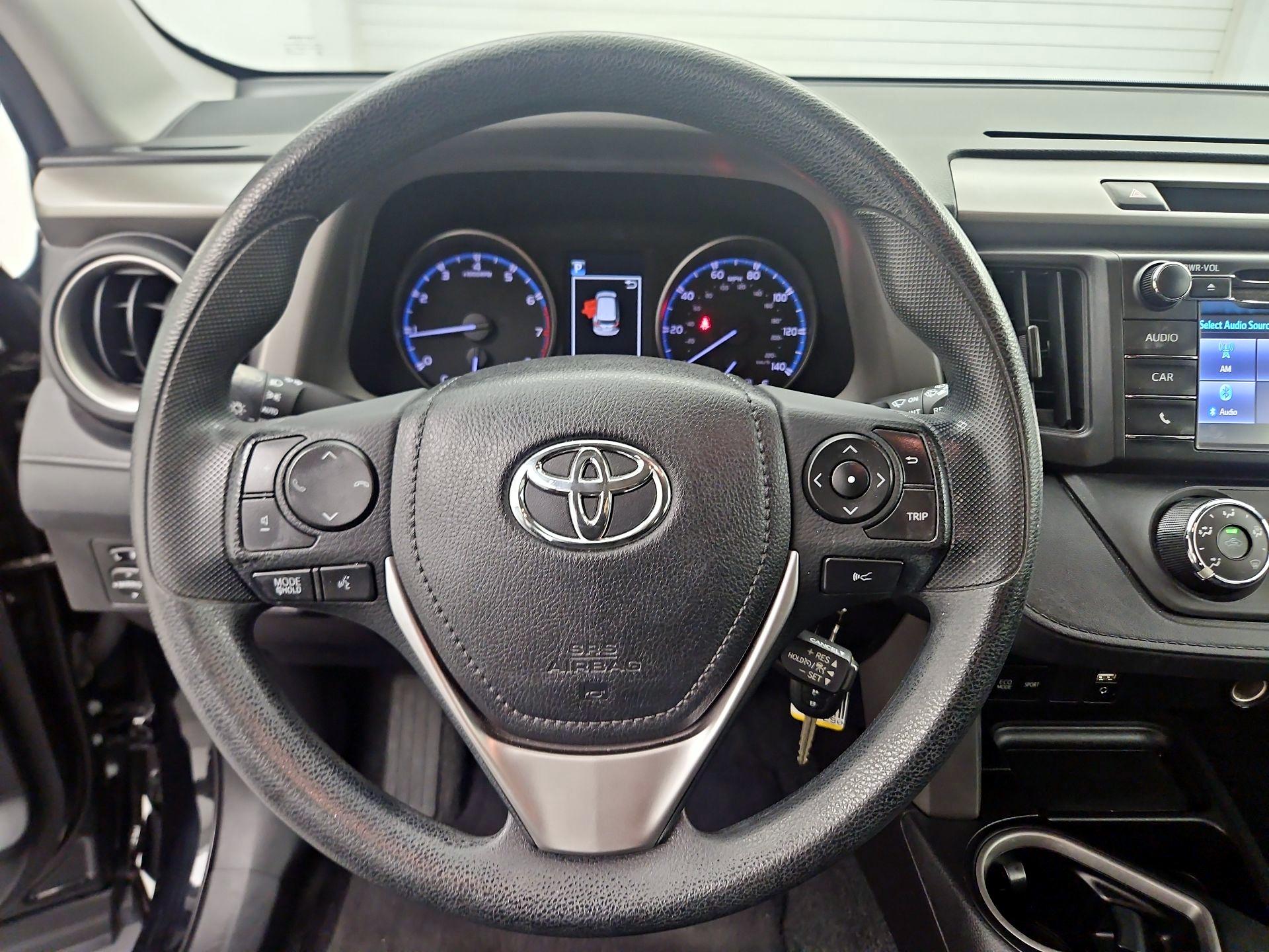 Thumbnail: 2018 Toyota RAV4 - 10