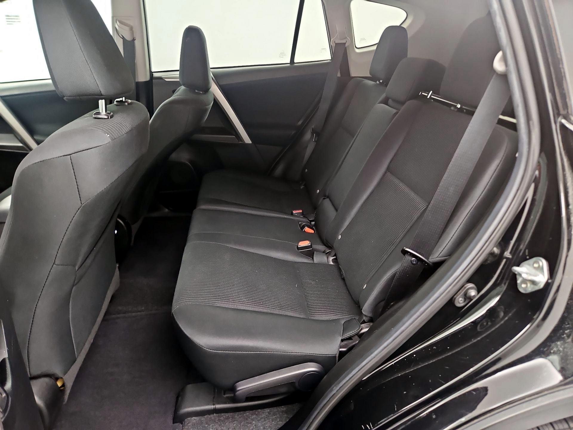 Thumbnail: 2018 Toyota RAV4 - 18