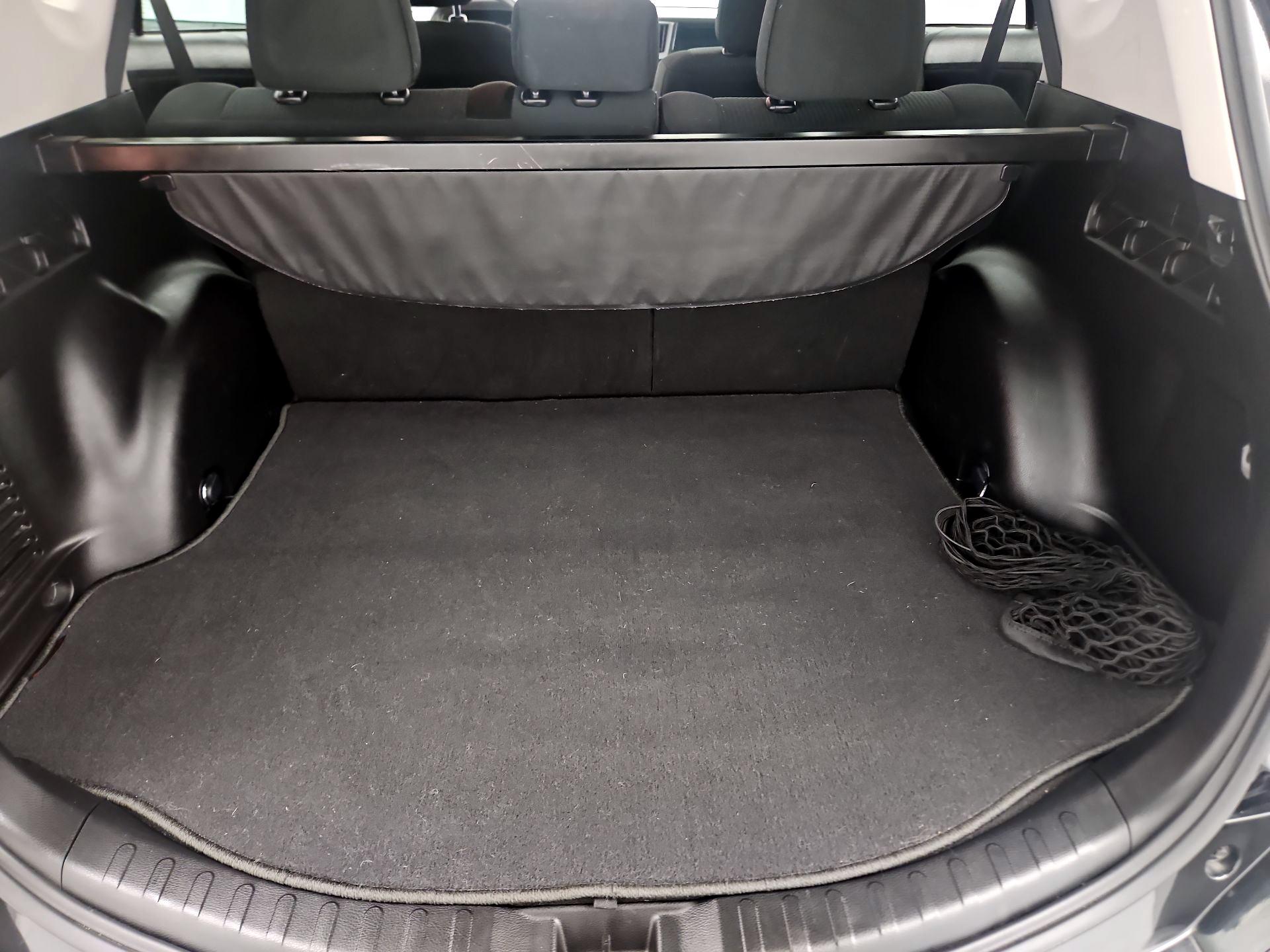 Thumbnail: 2018 Toyota RAV4 - 19