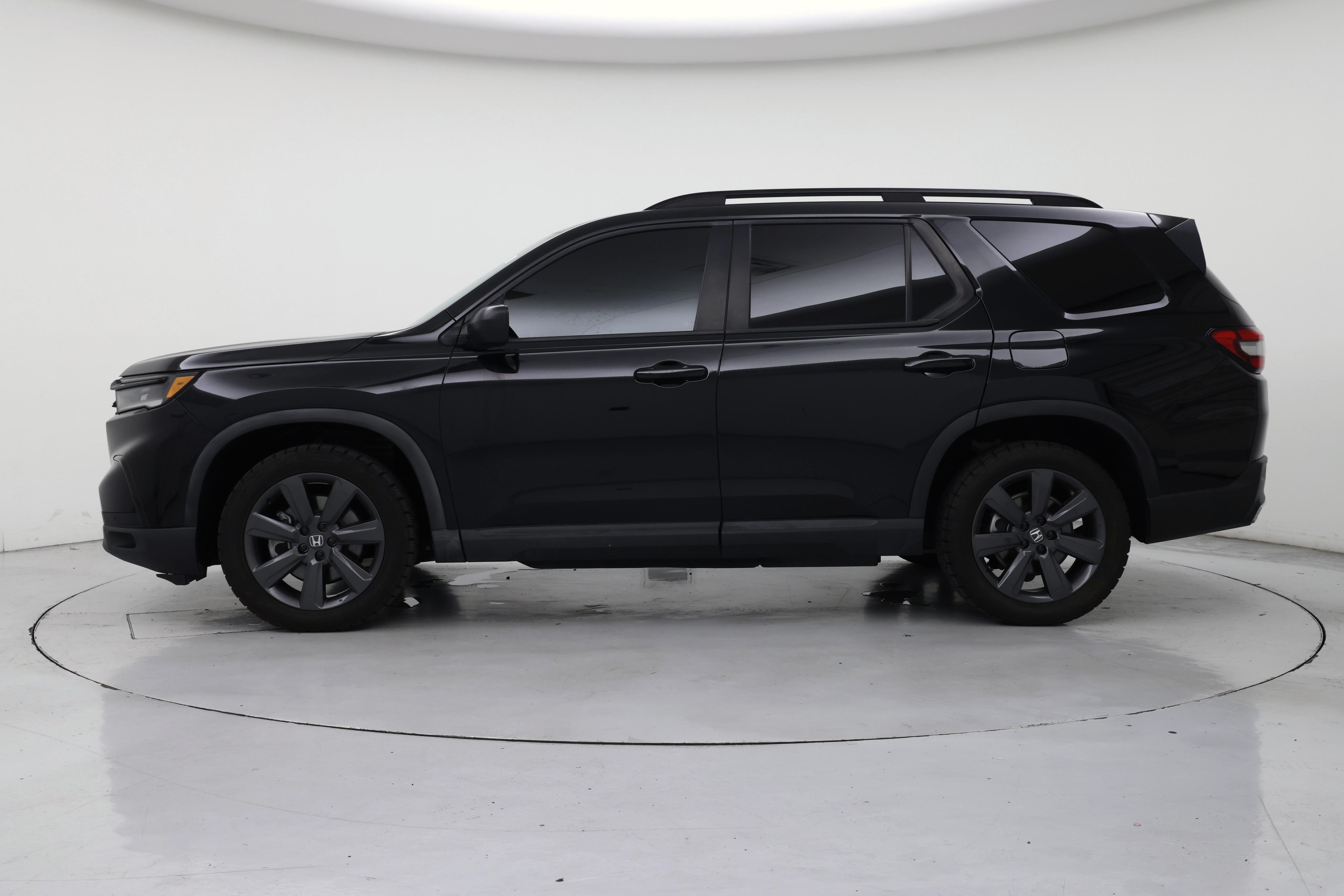 Thumbnail: 2023 Honda Pilot - 3