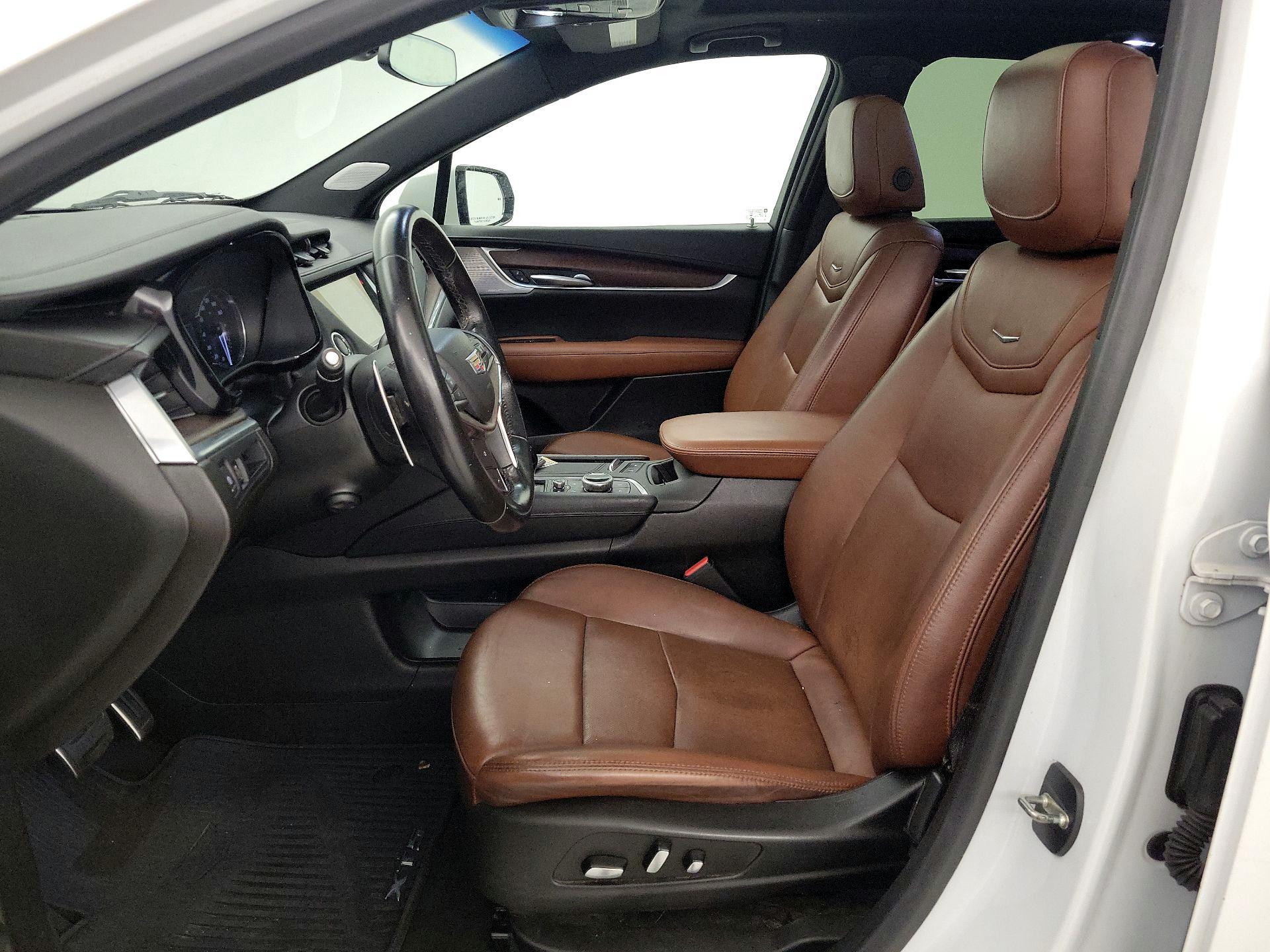 Thumbnail: 2022 Cadillac XT5 - 11