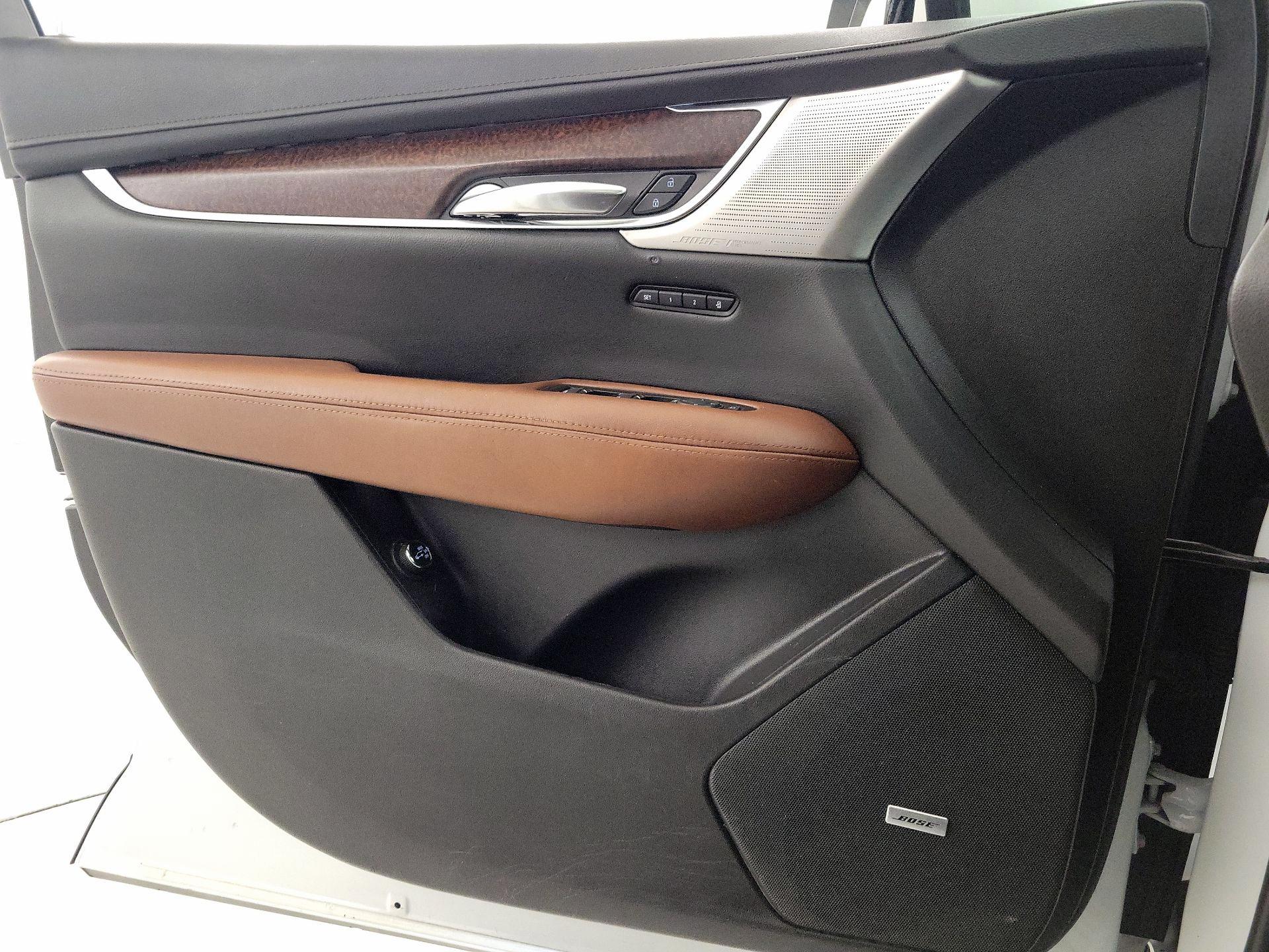 Thumbnail: 2022 Cadillac XT5 - 12