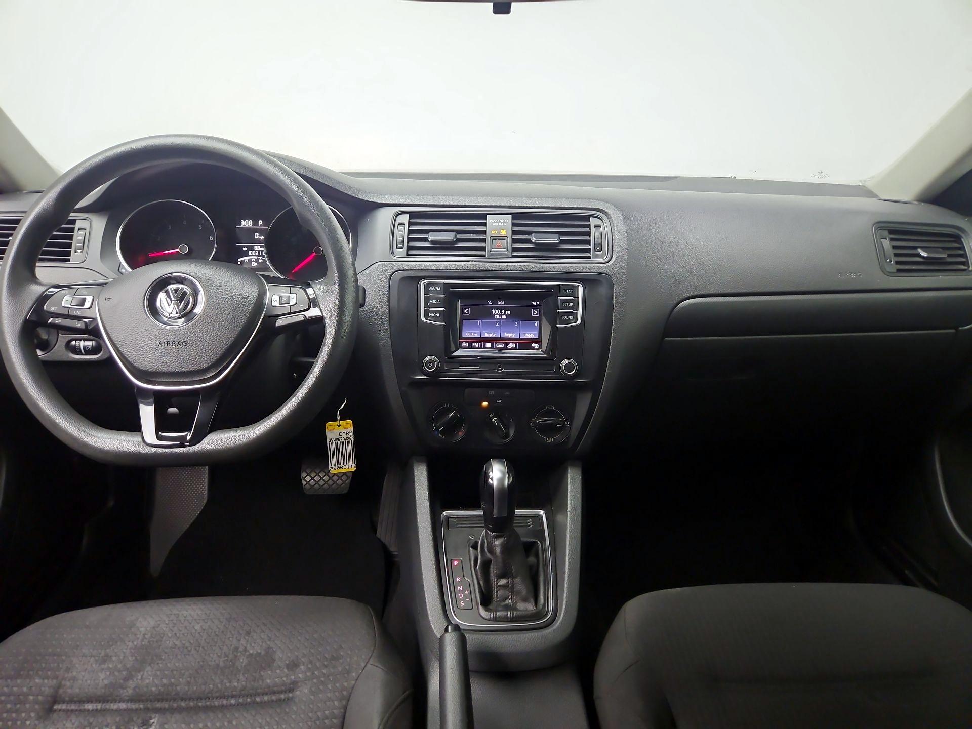 Thumbnail: 2016 Volkswagen Jetta - 9