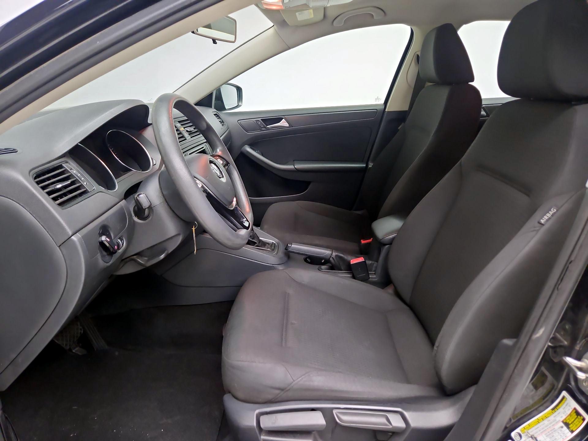 Thumbnail: 2016 Volkswagen Jetta - 11