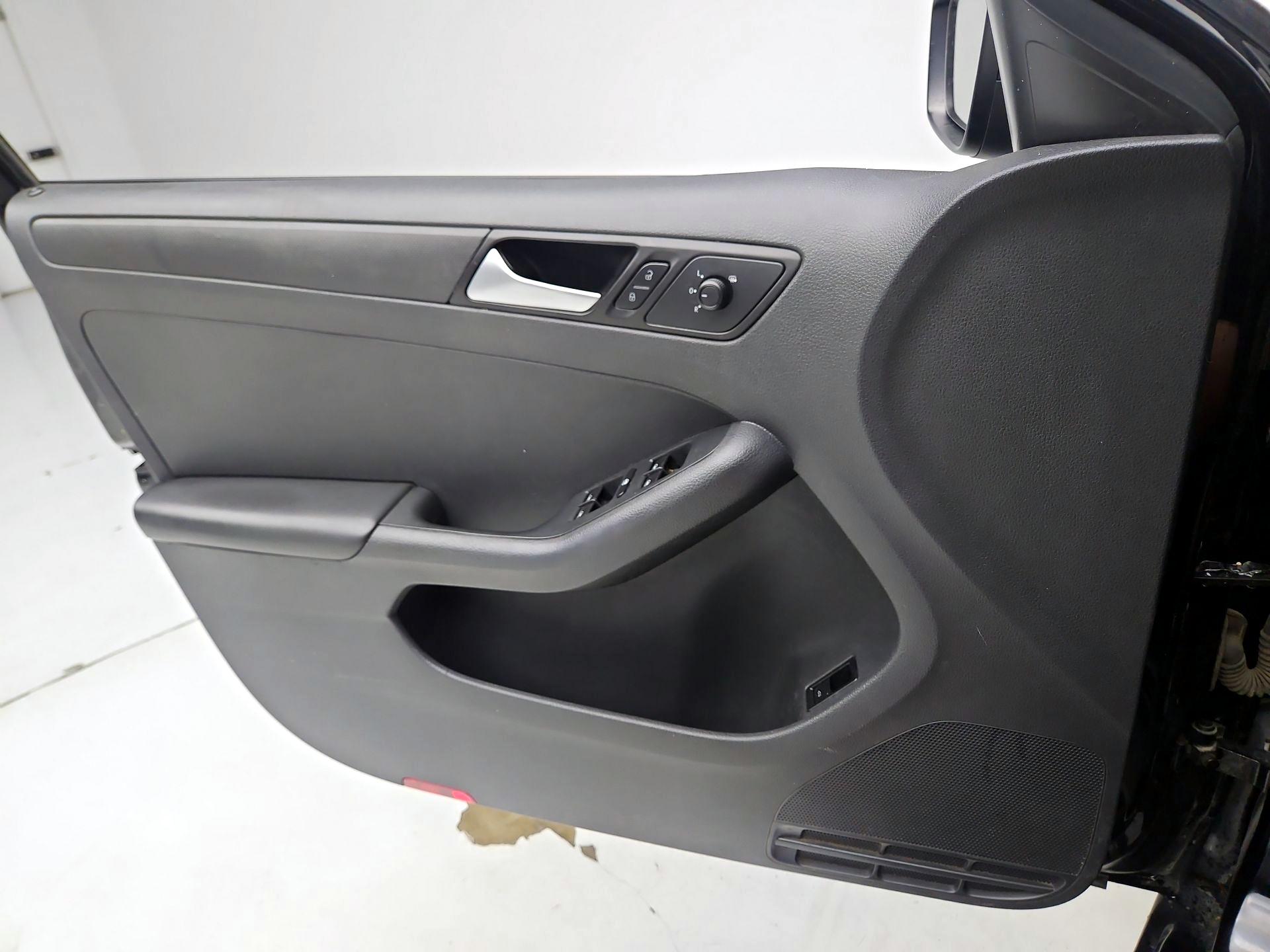Thumbnail: 2016 Volkswagen Jetta - 12