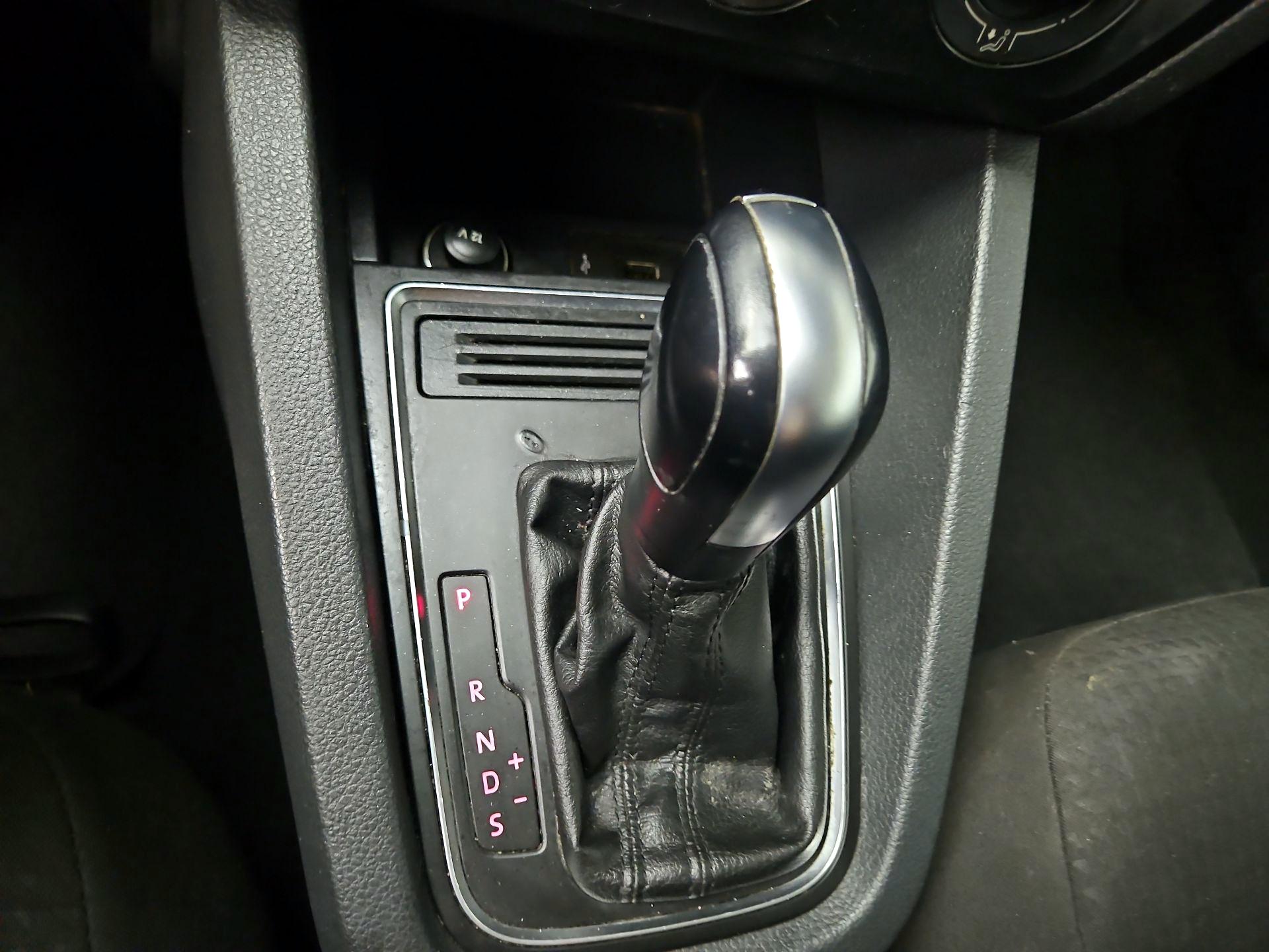 Thumbnail: 2016 Volkswagen Jetta - 16