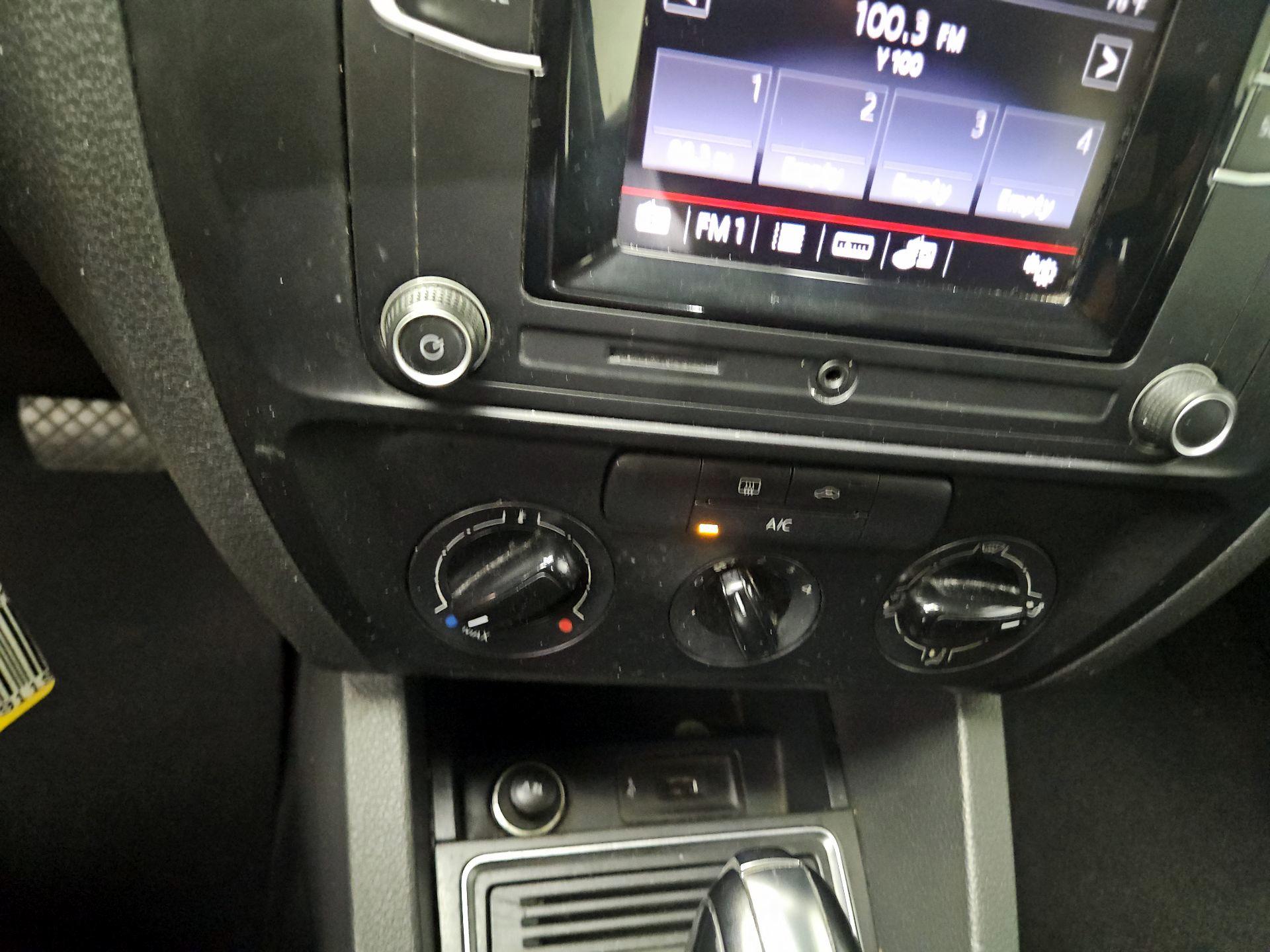 Thumbnail: 2016 Volkswagen Jetta - 17