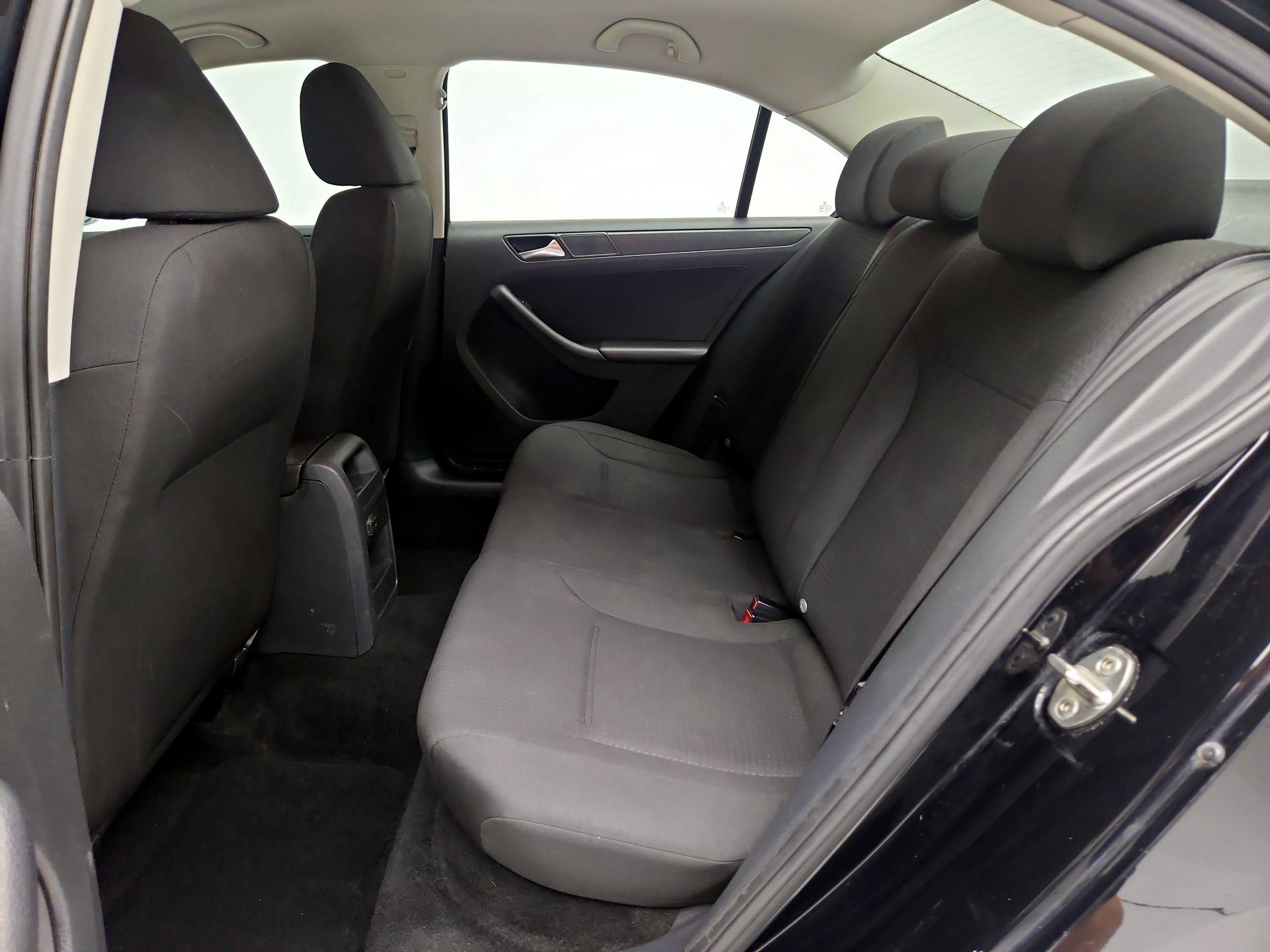 Thumbnail: 2016 Volkswagen Jetta - 18