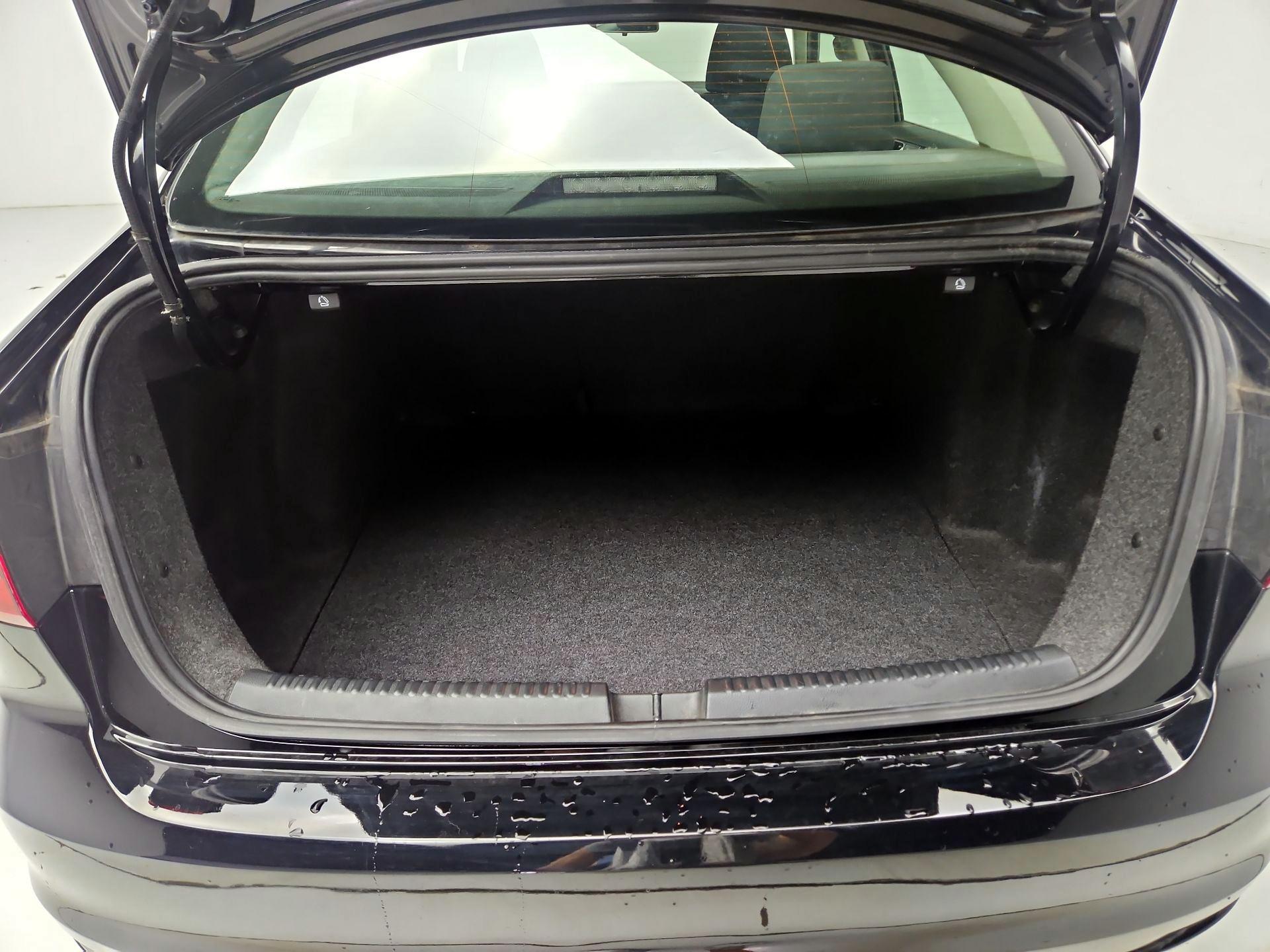 Thumbnail: 2016 Volkswagen Jetta - 19