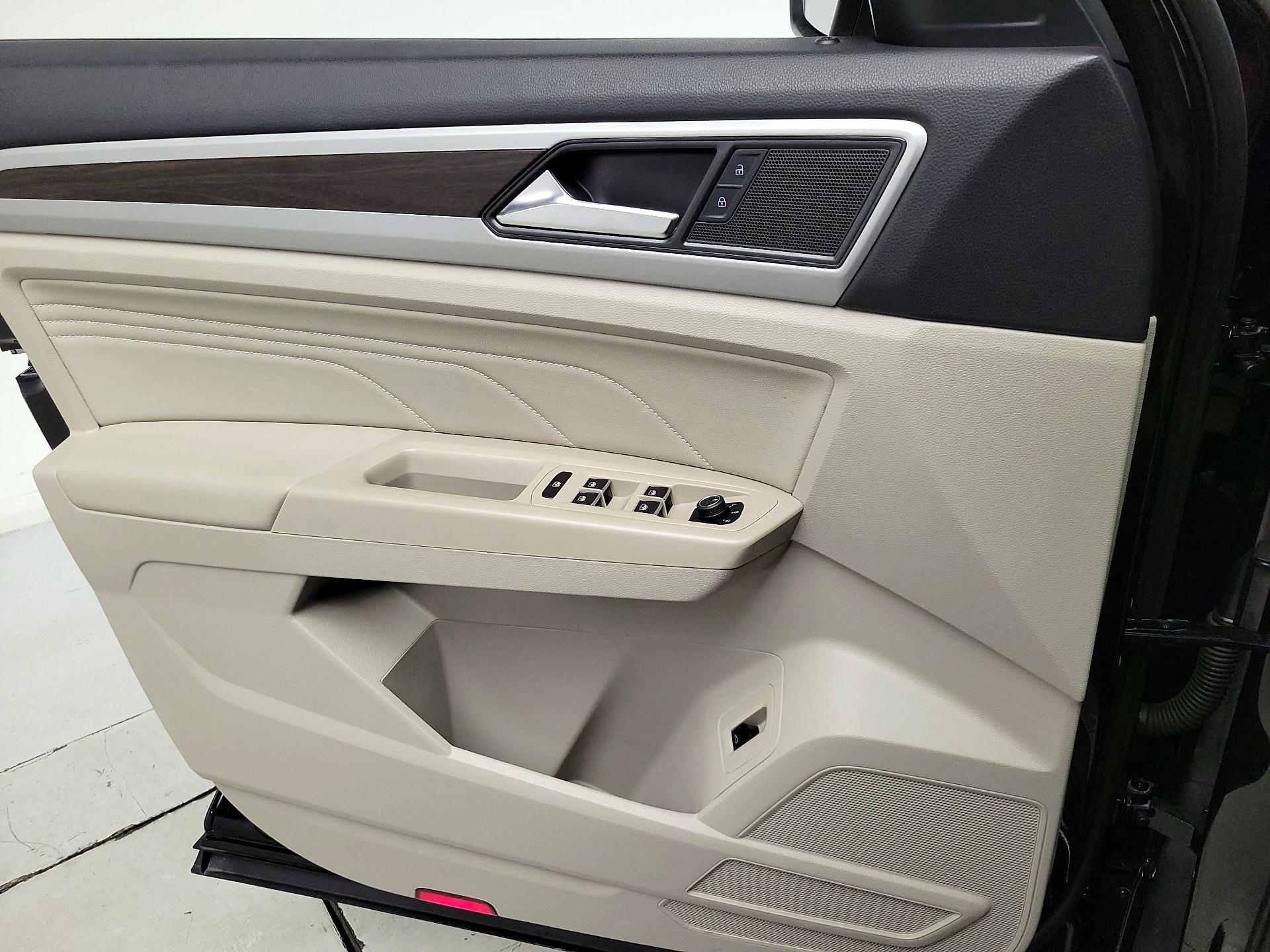 Thumbnail: 2023 Volkswagen Atlas - 12