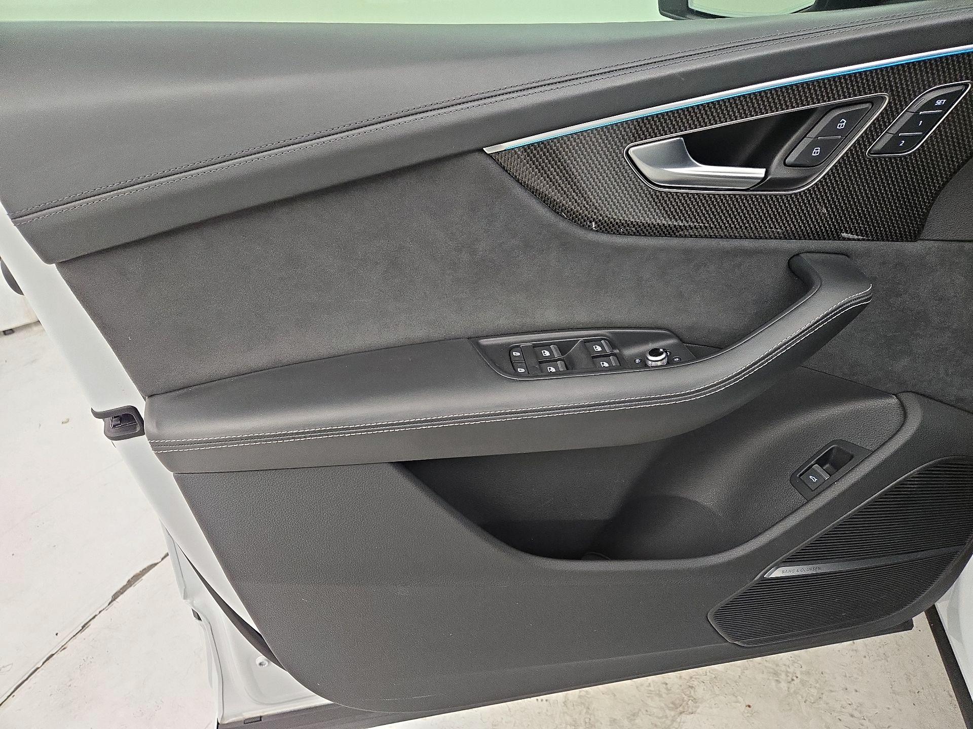 Thumbnail: 2023 Audi SQ7 - 12