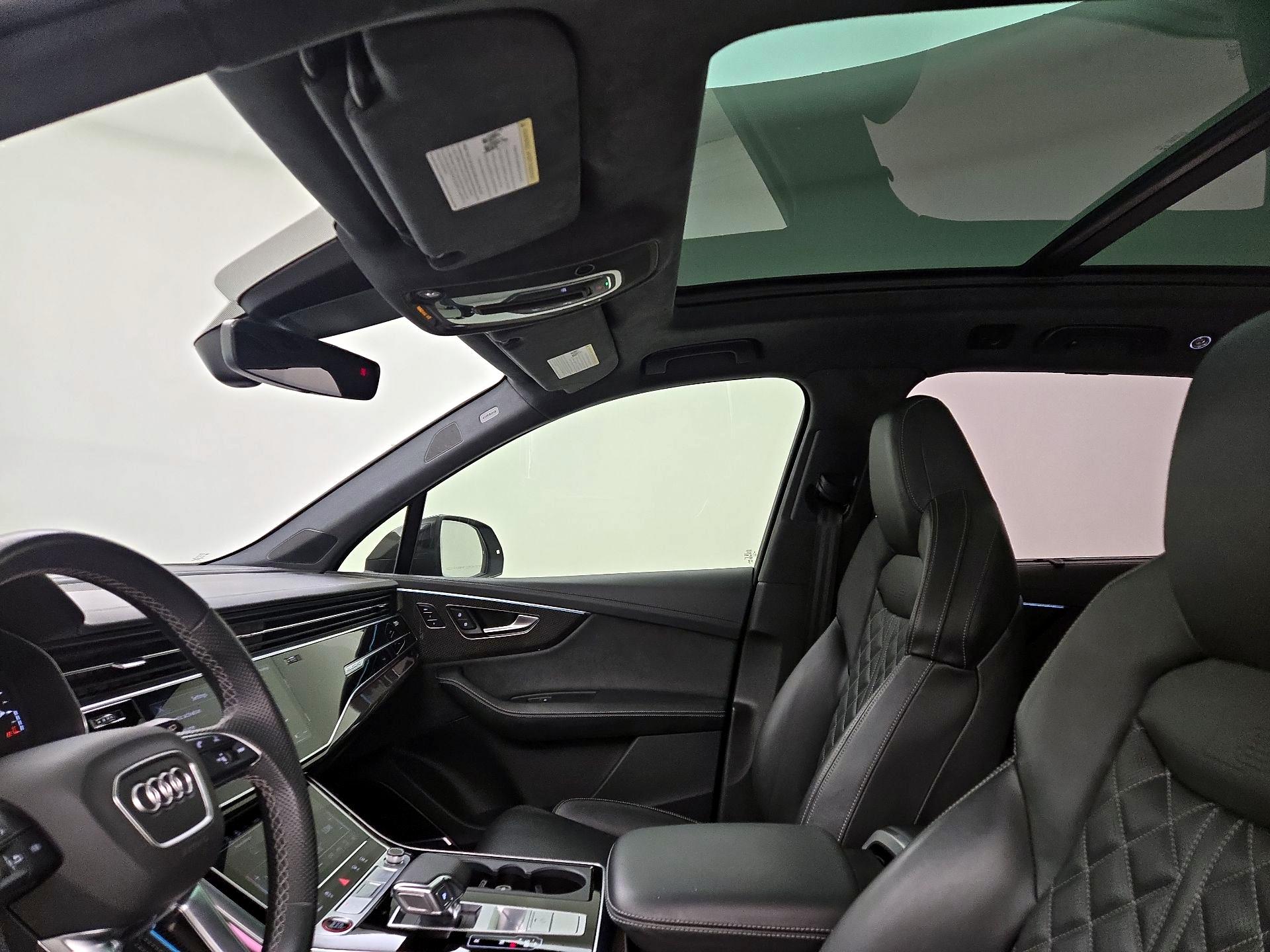 Thumbnail: 2023 Audi SQ7 - 20