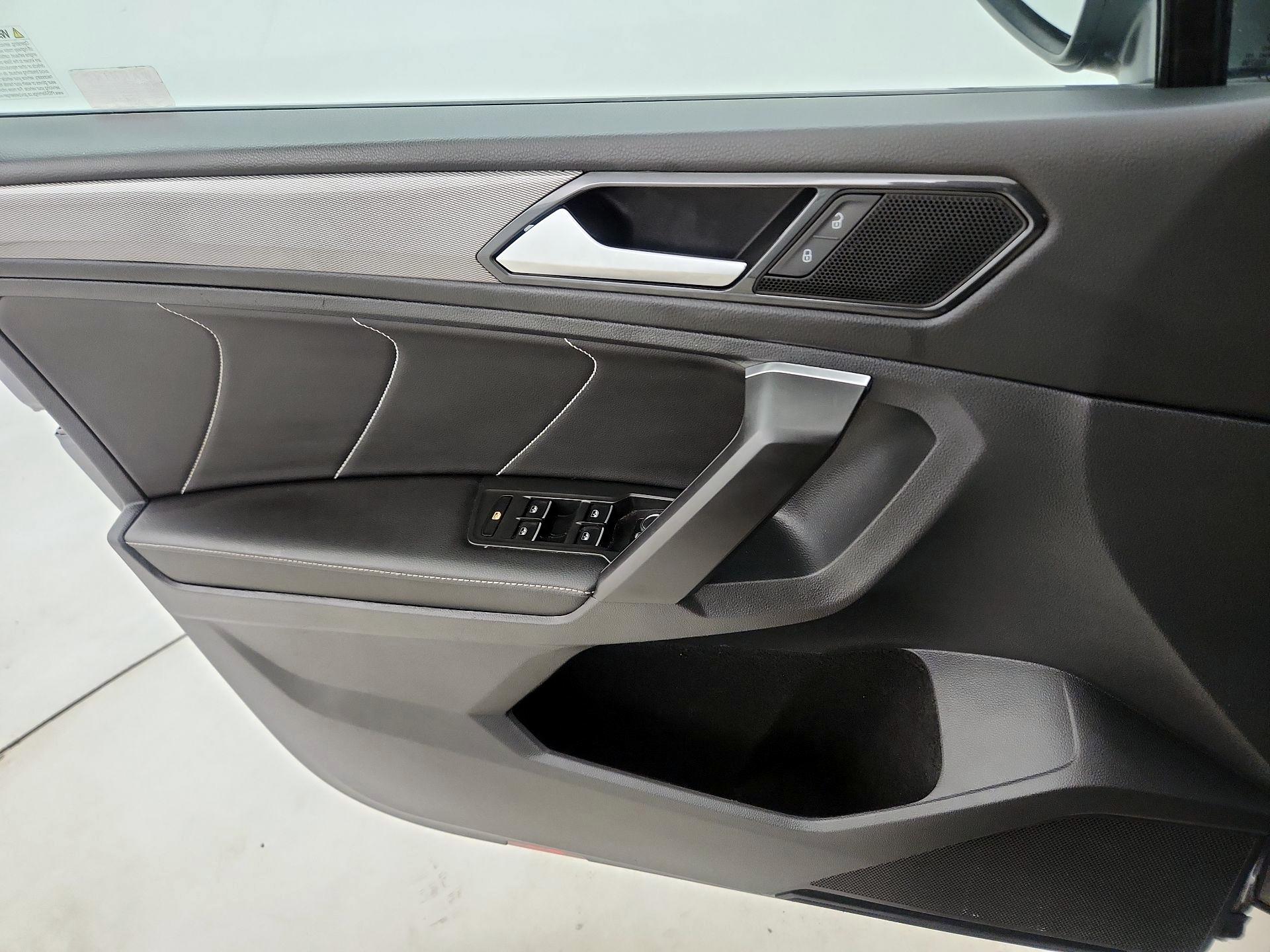 Thumbnail: 2023 Volkswagen Tiguan - 12