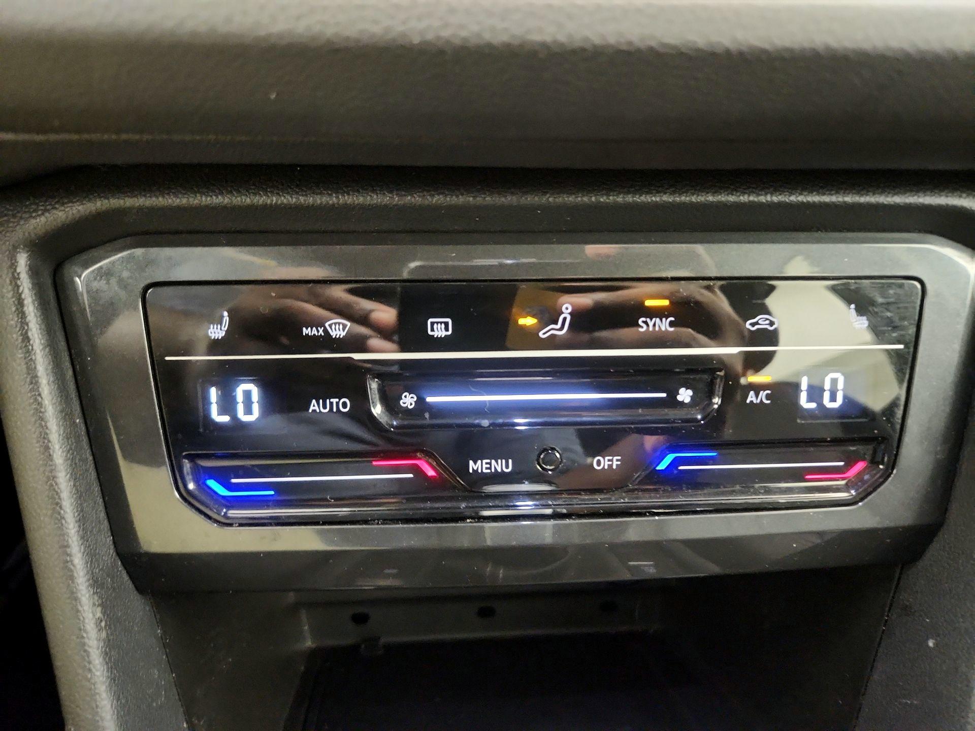 Thumbnail: 2023 Volkswagen Tiguan - 16