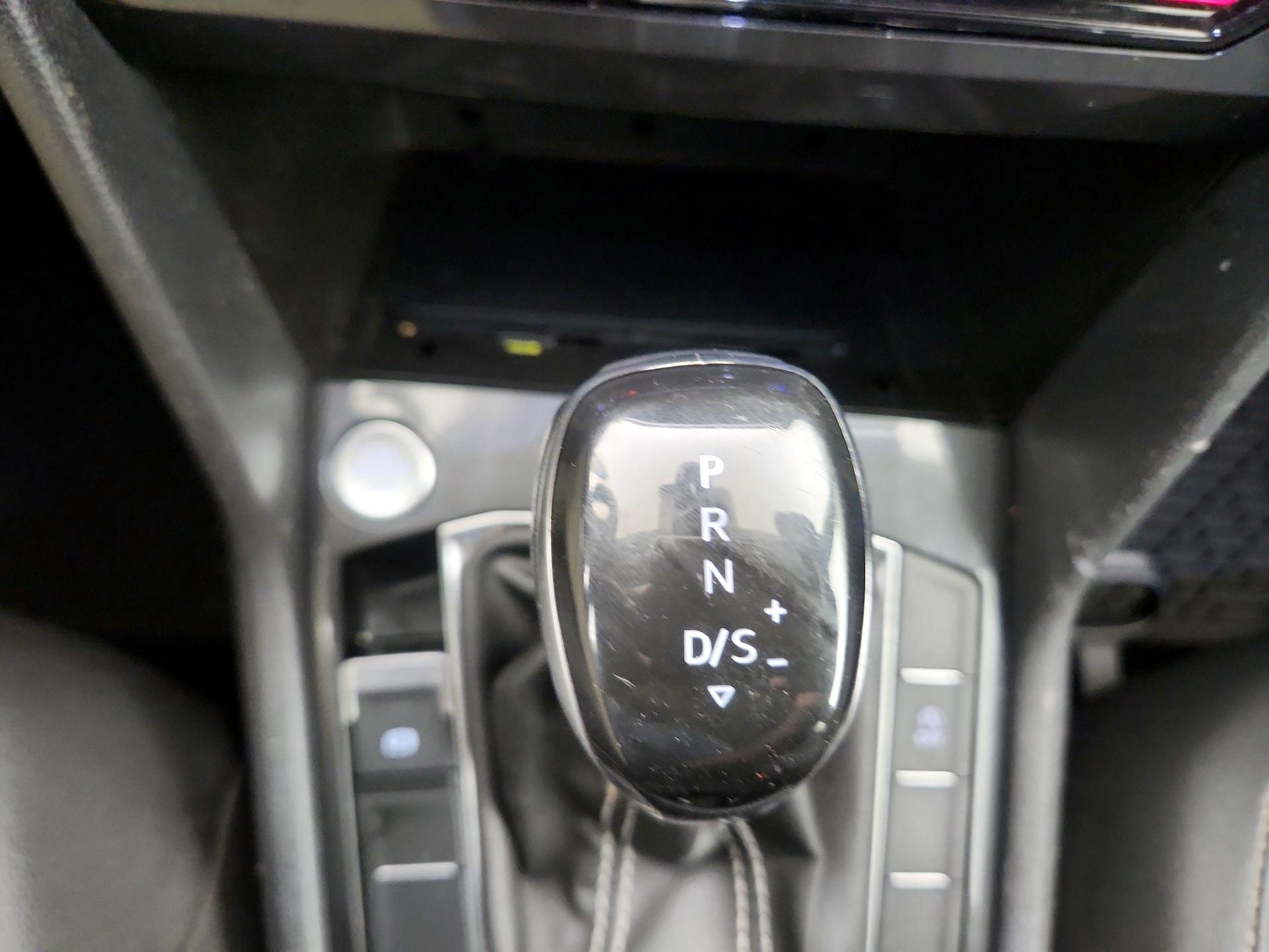 Thumbnail: 2023 Volkswagen Tiguan - 17