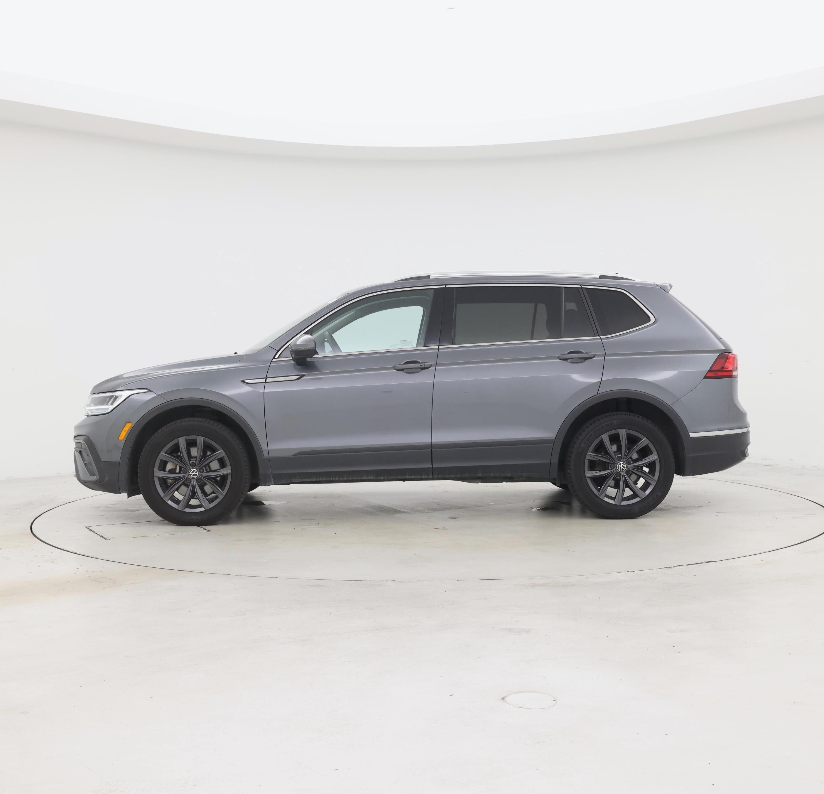 Thumbnail: 2023 Volkswagen Tiguan - 3