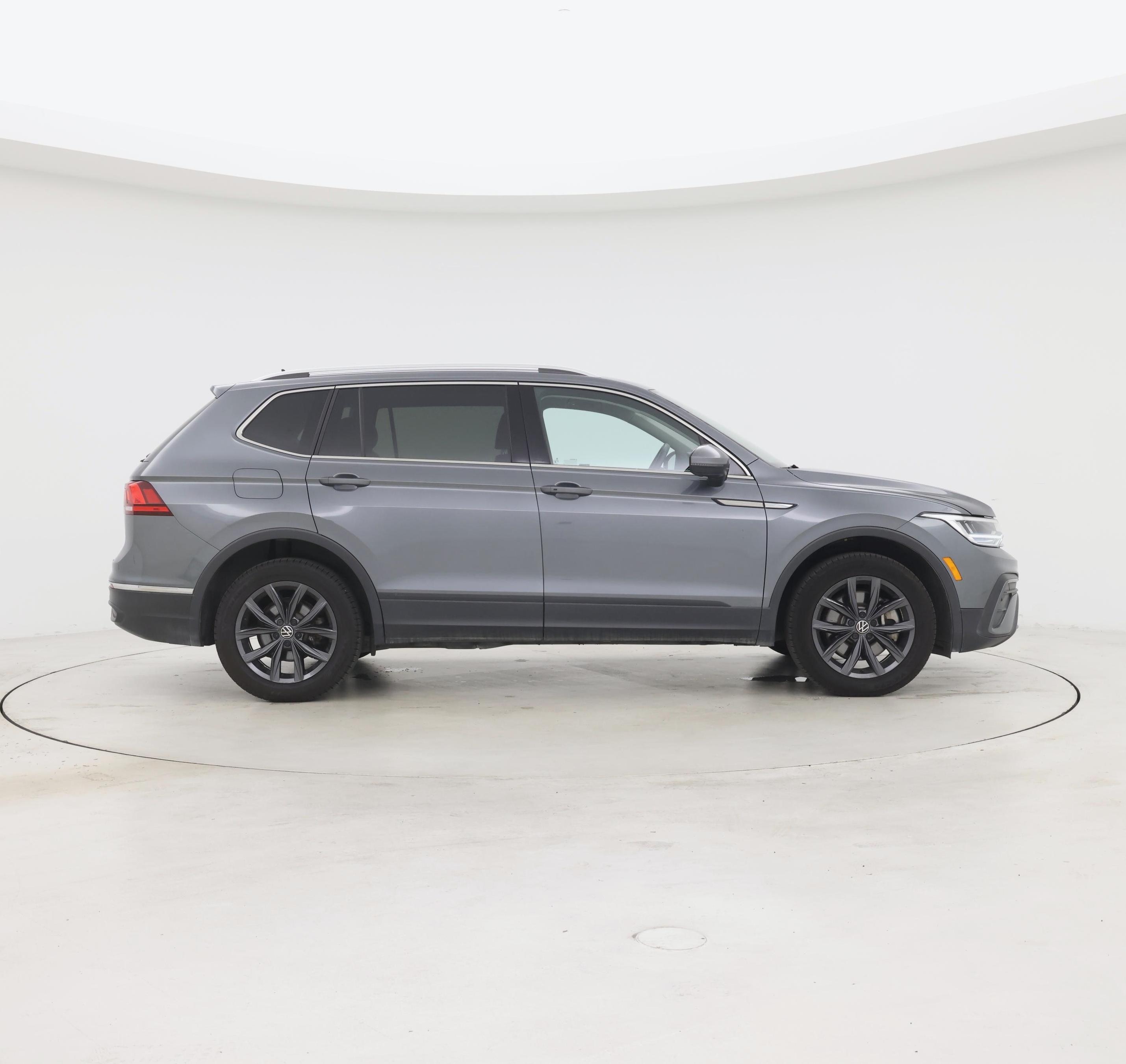Thumbnail: 2023 Volkswagen Tiguan - 7