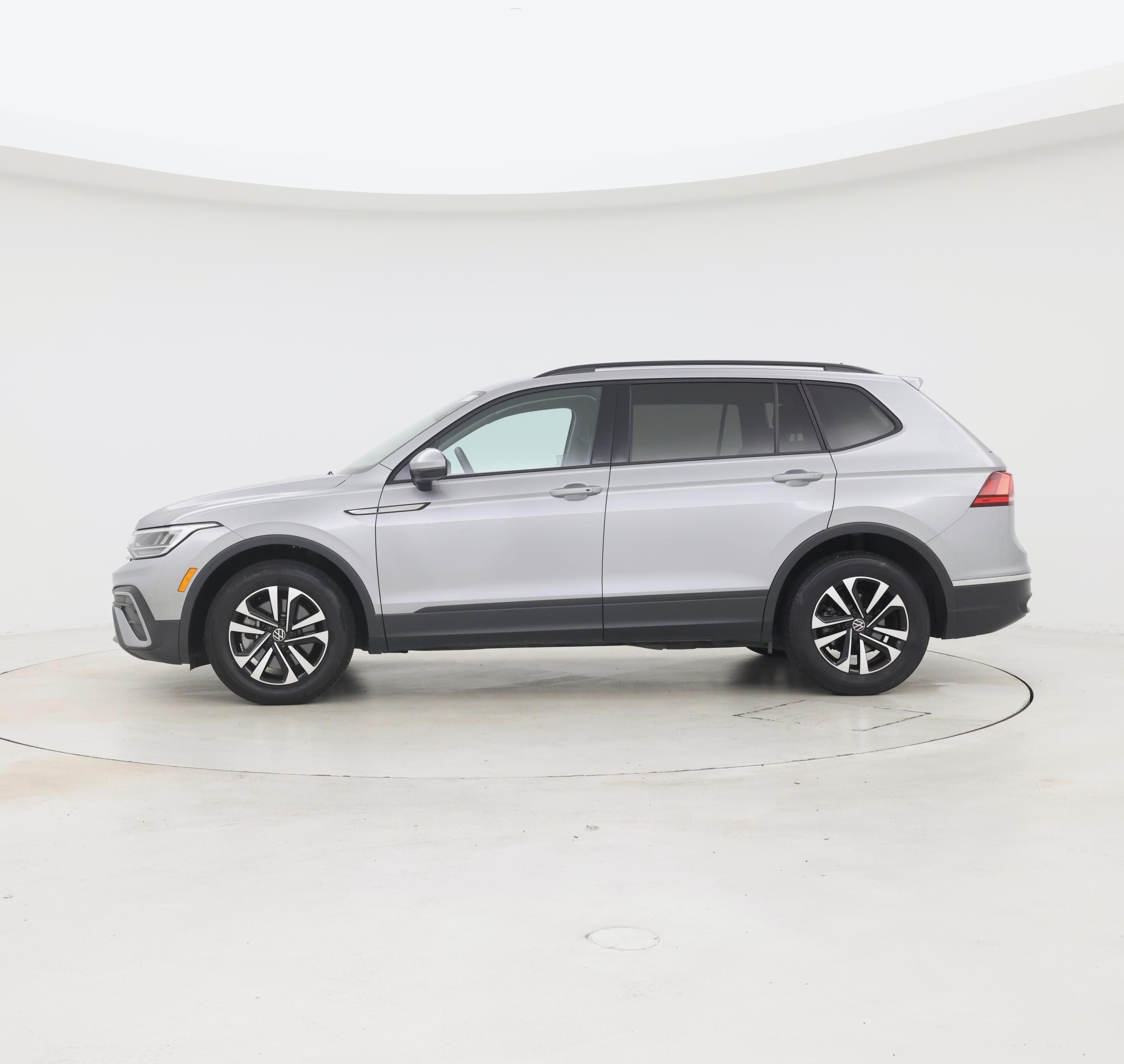 Thumbnail: 2024 Volkswagen Tiguan - 3