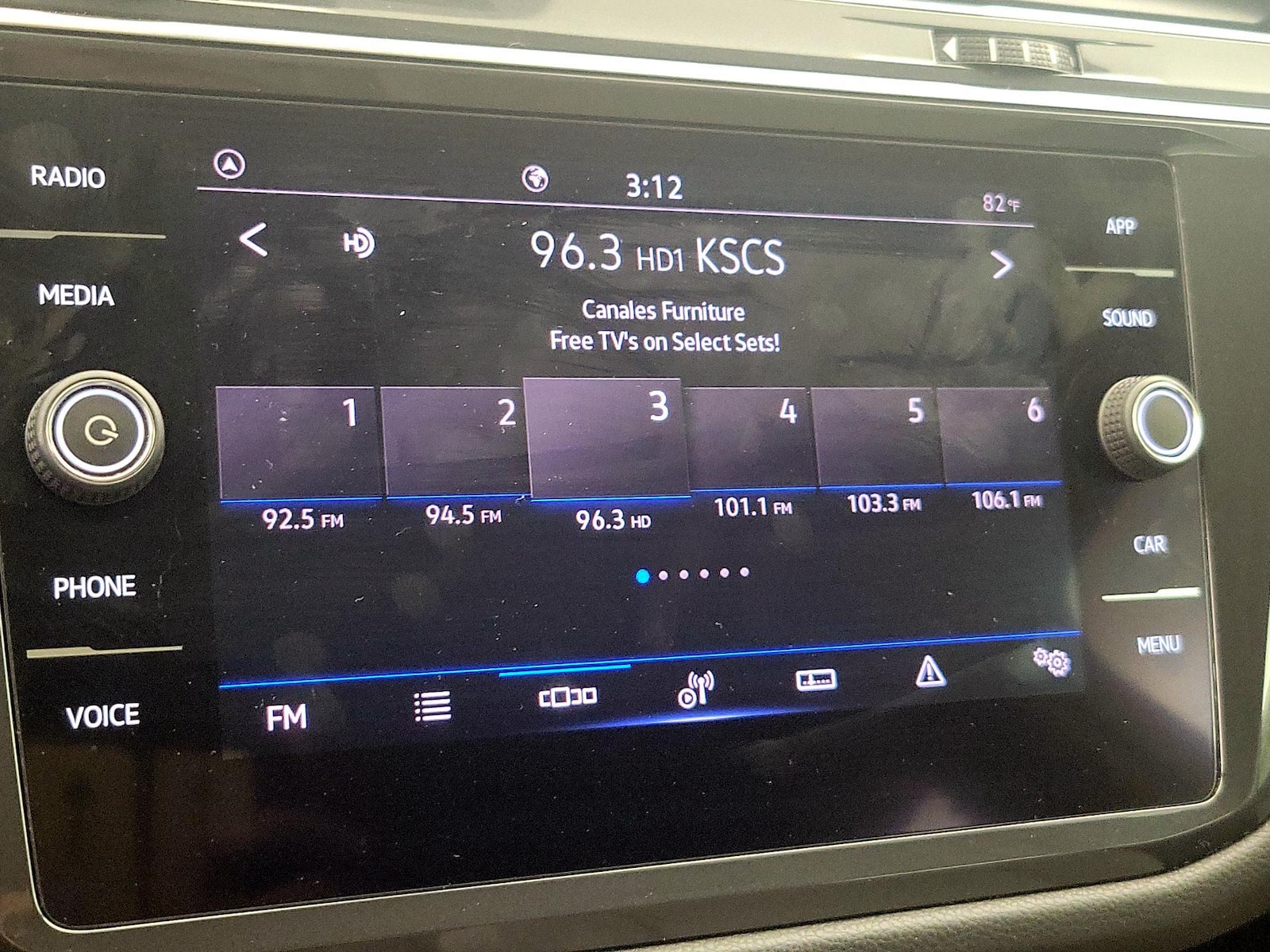 2021 Volkswagen Tiguan SE - Photo 16
