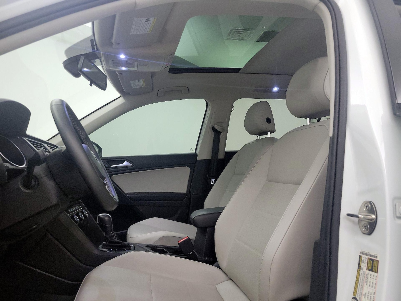 2021 Volkswagen Tiguan SE - Photo 20