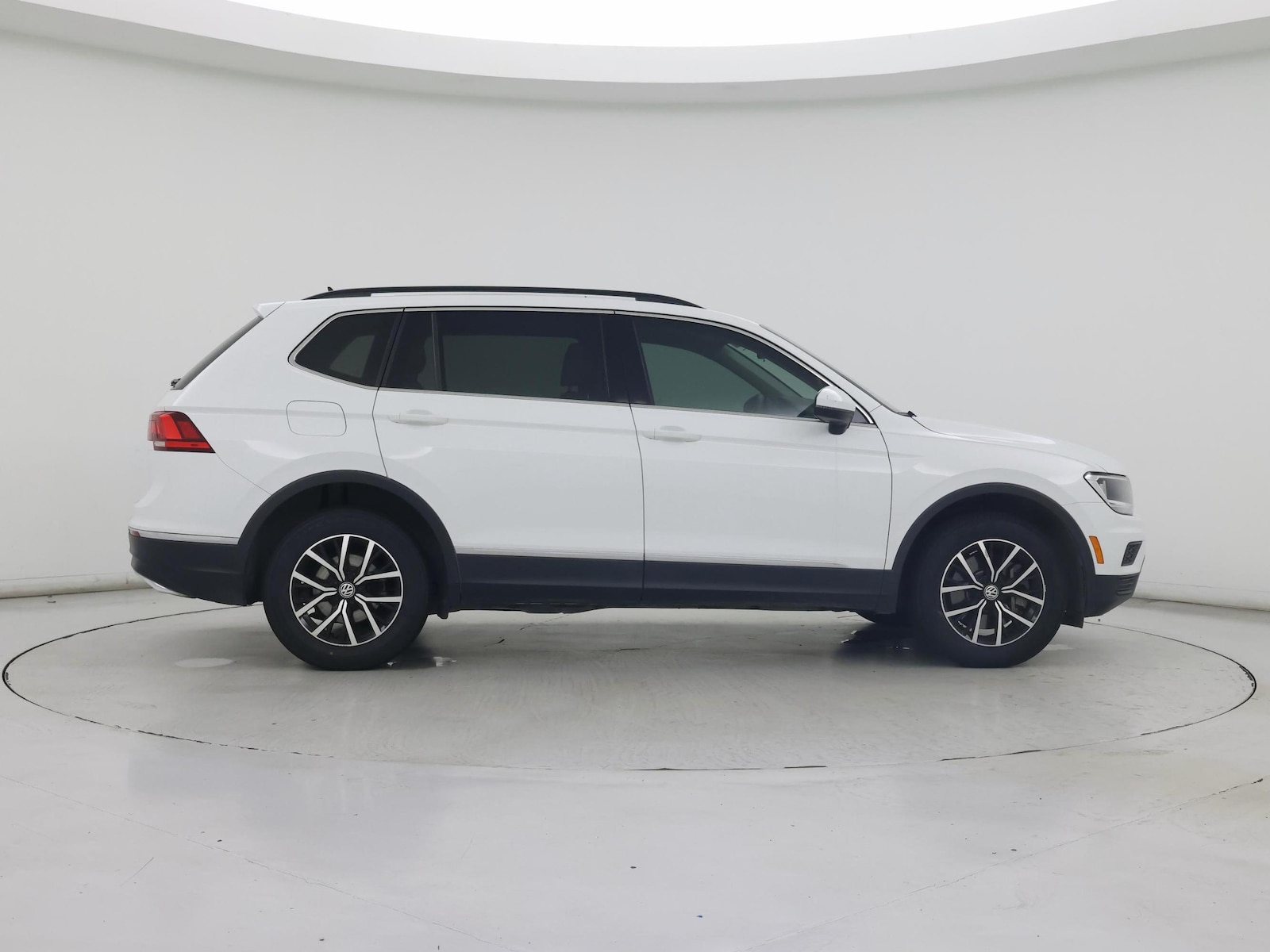 2021 Volkswagen Tiguan SE - Photo 8