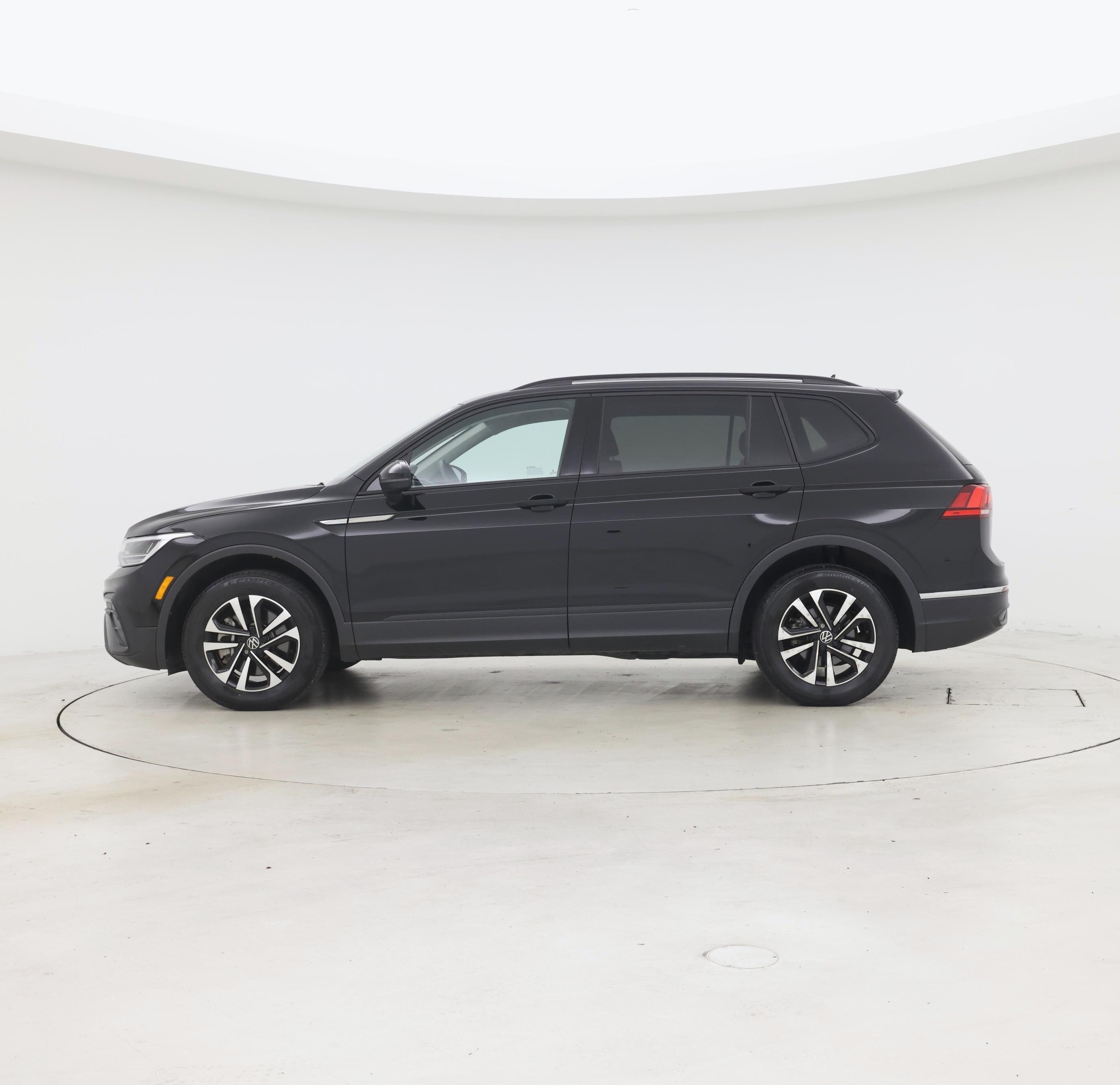 Thumbnail: 2023 Volkswagen Tiguan - 3