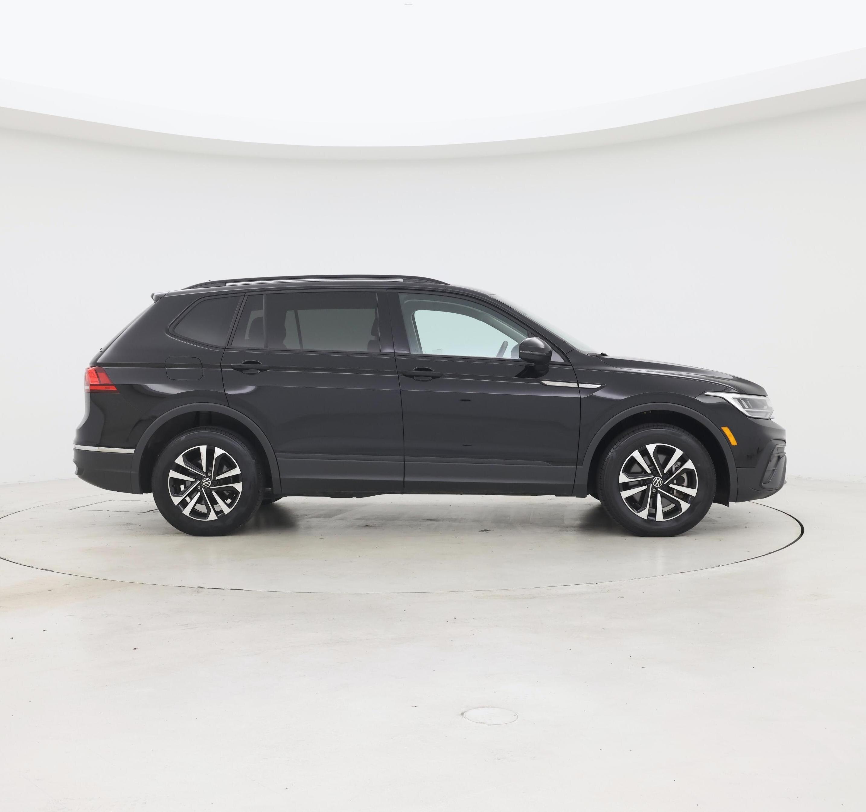 Thumbnail: 2023 Volkswagen Tiguan - 7