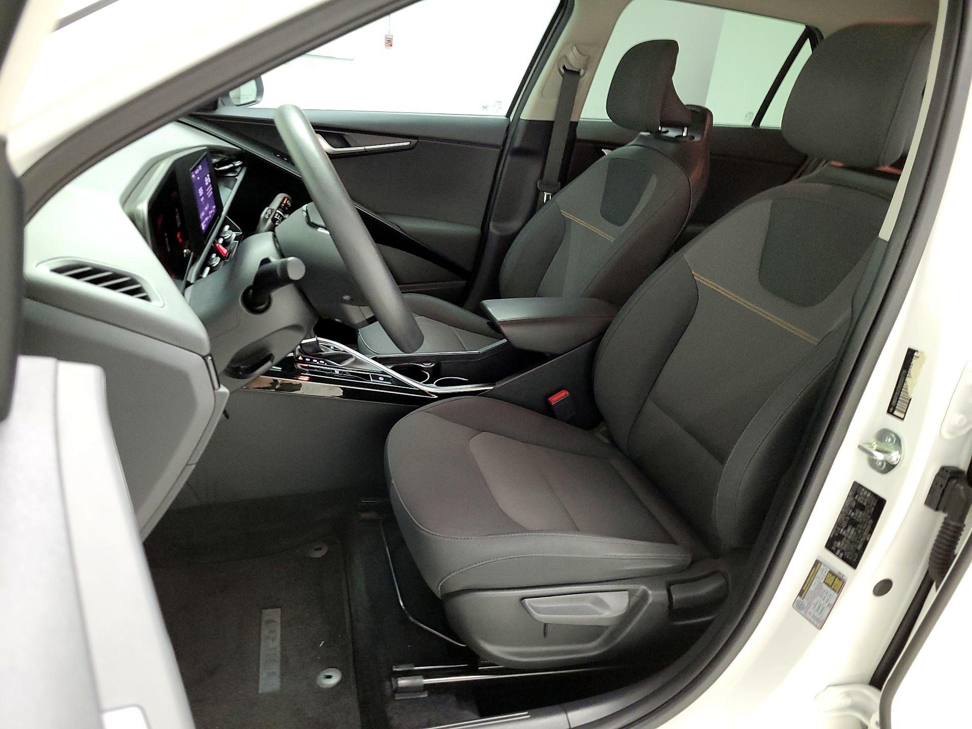 Thumbnail: 2024 Kia Niro - 11