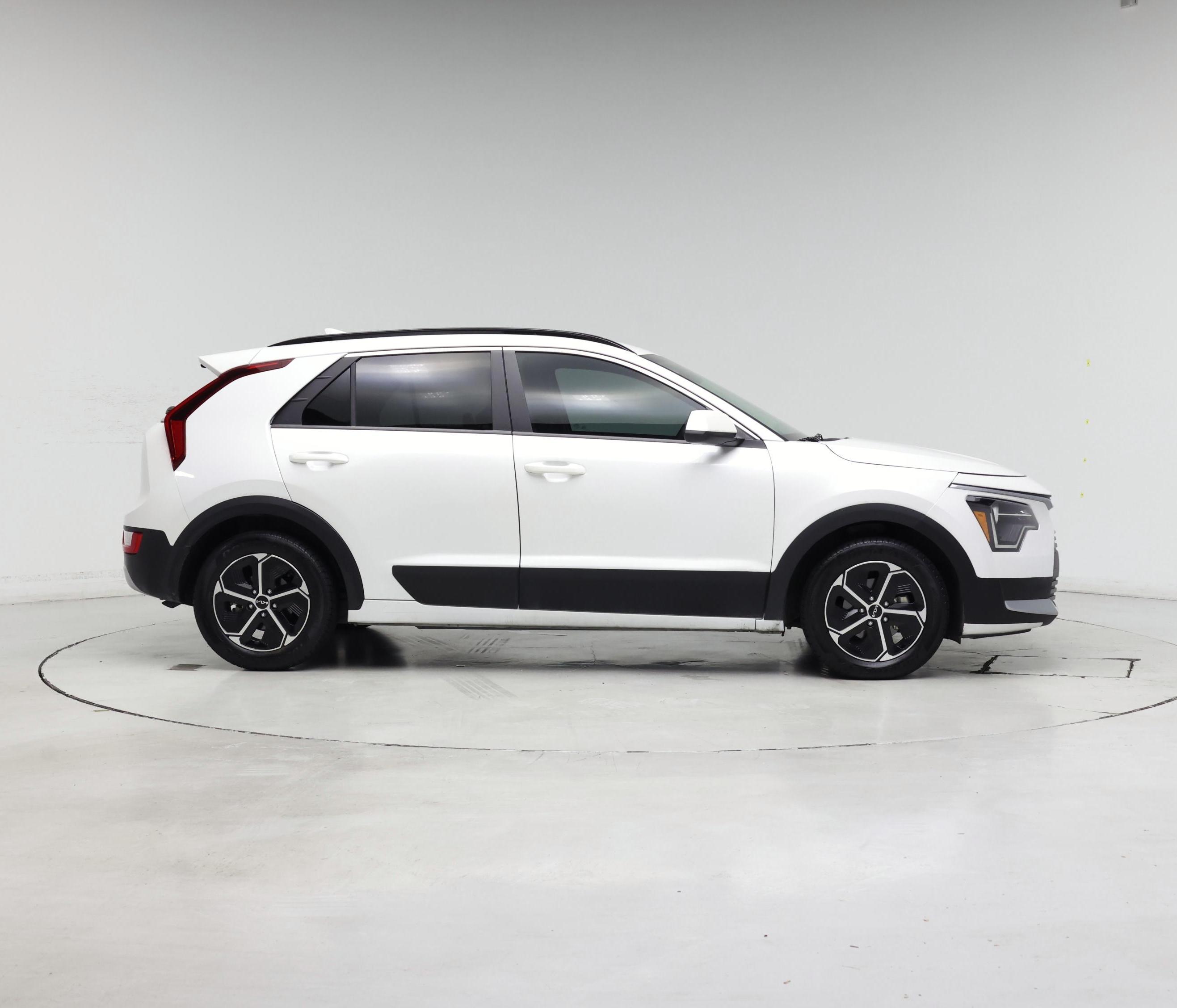 Thumbnail: 2024 Kia Niro - 7