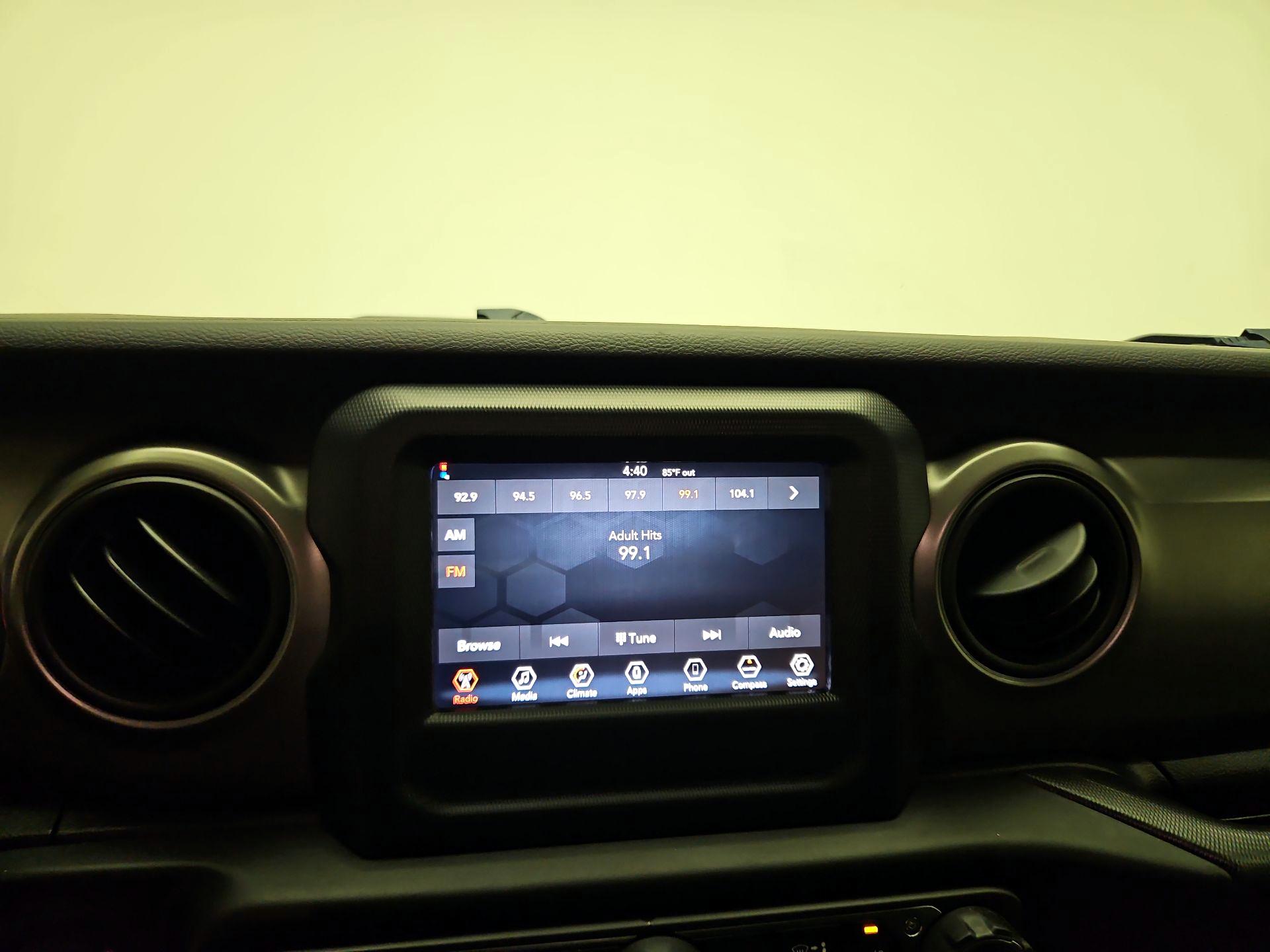 Thumbnail: 2022 Jeep Wrangler - 14