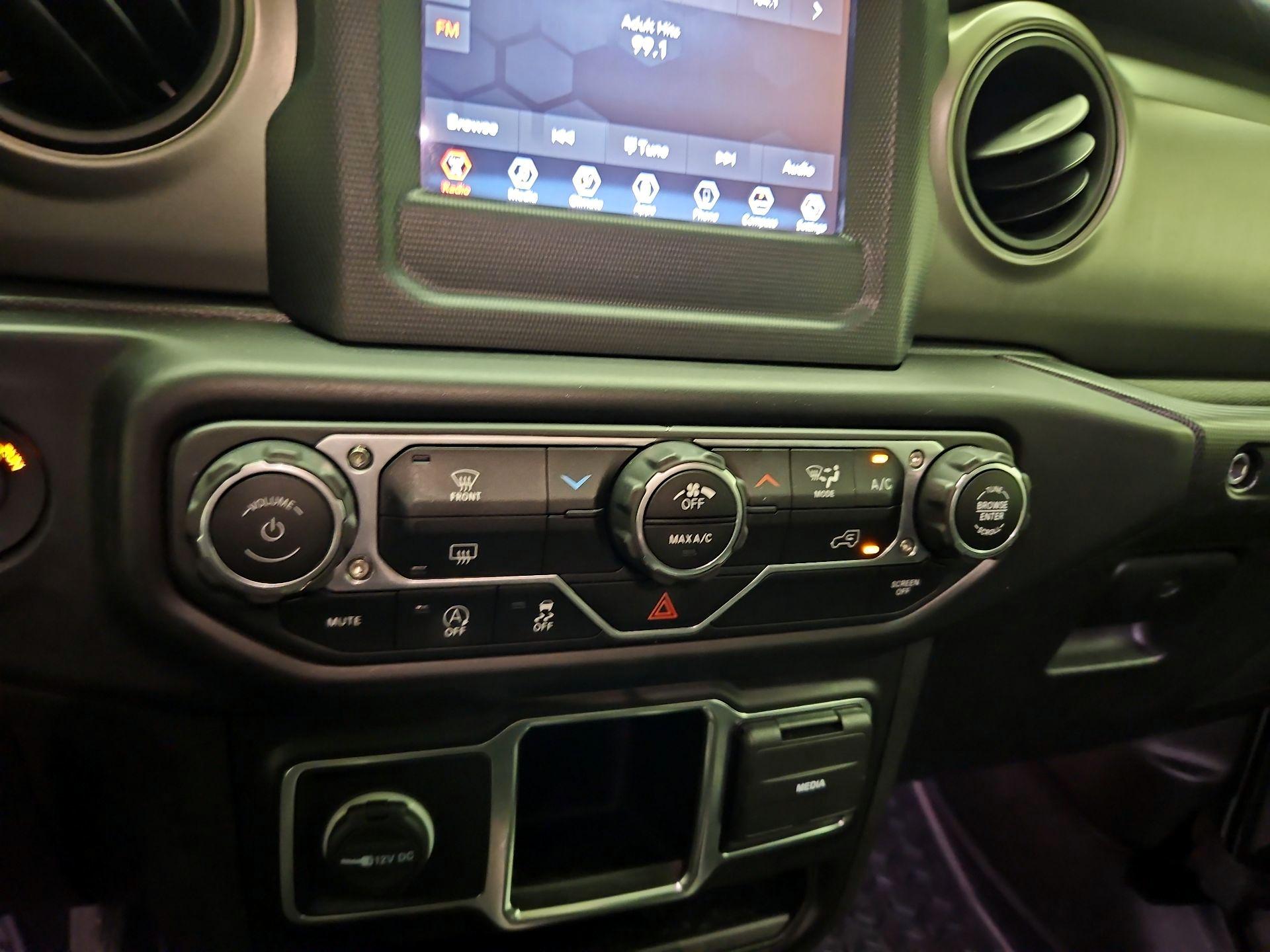 Thumbnail: 2022 Jeep Wrangler - 15
