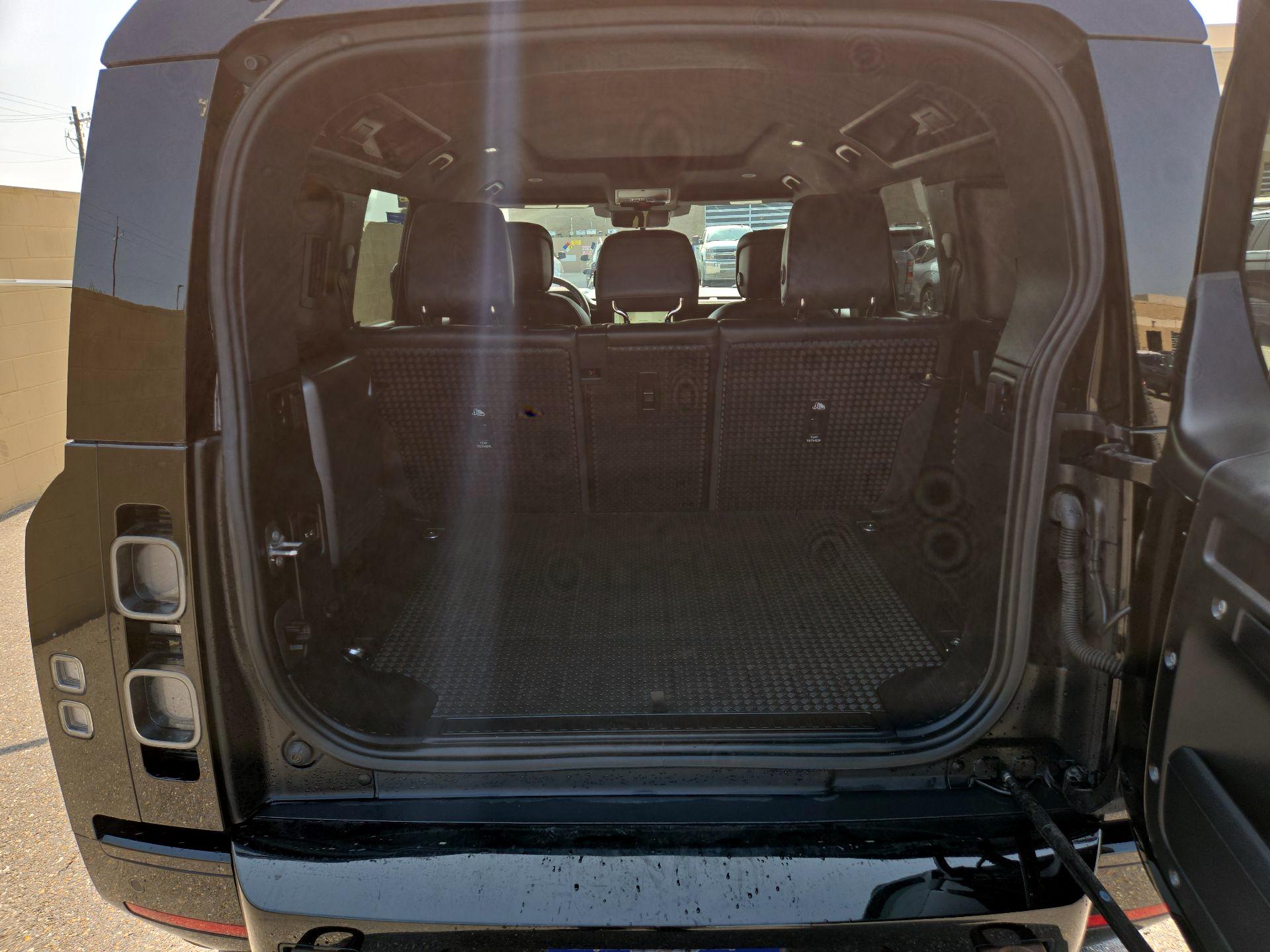 Thumbnail: 2022 Land Rover Defender - 18