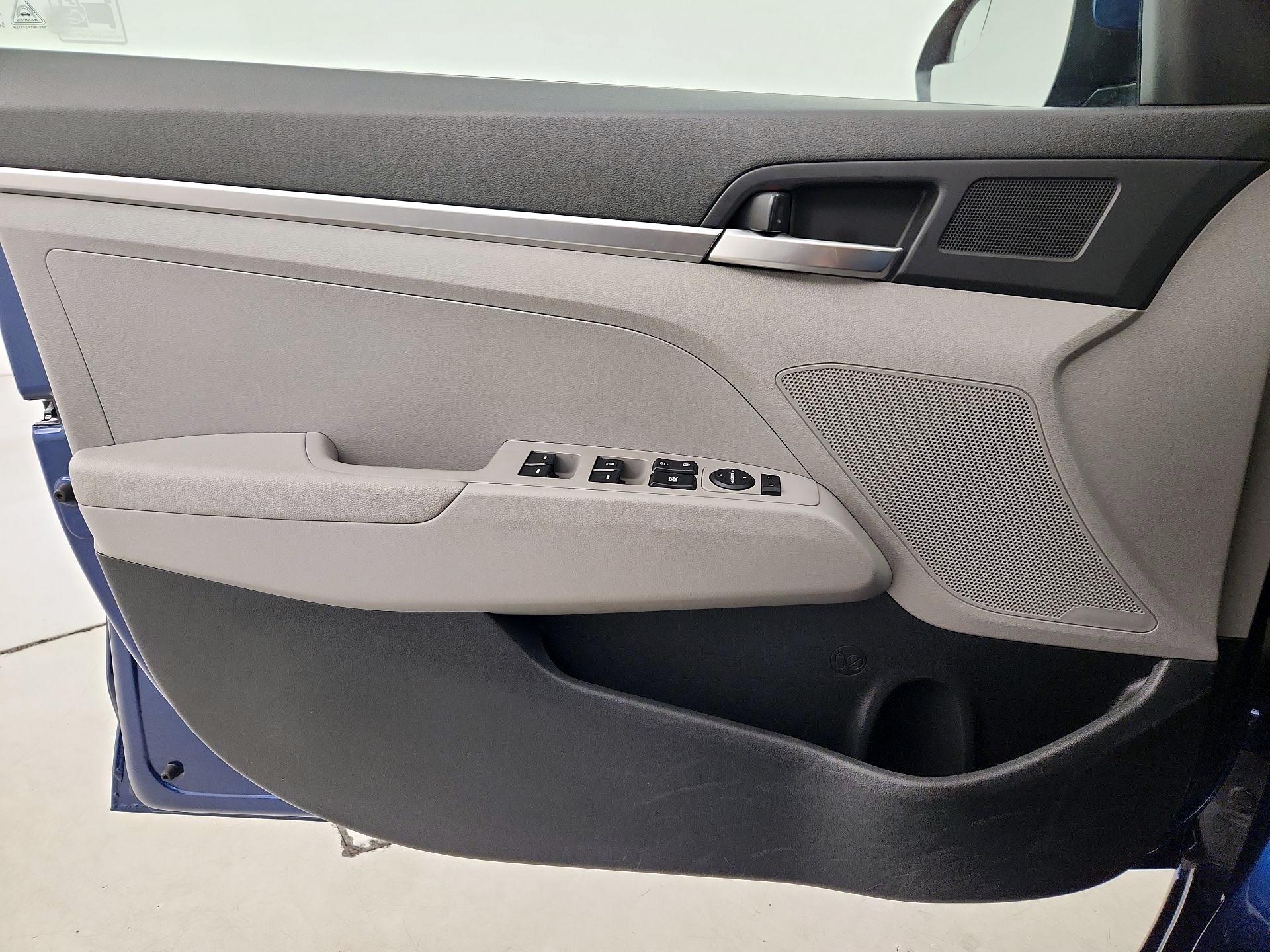Thumbnail: 2020 Hyundai Elantra - 12