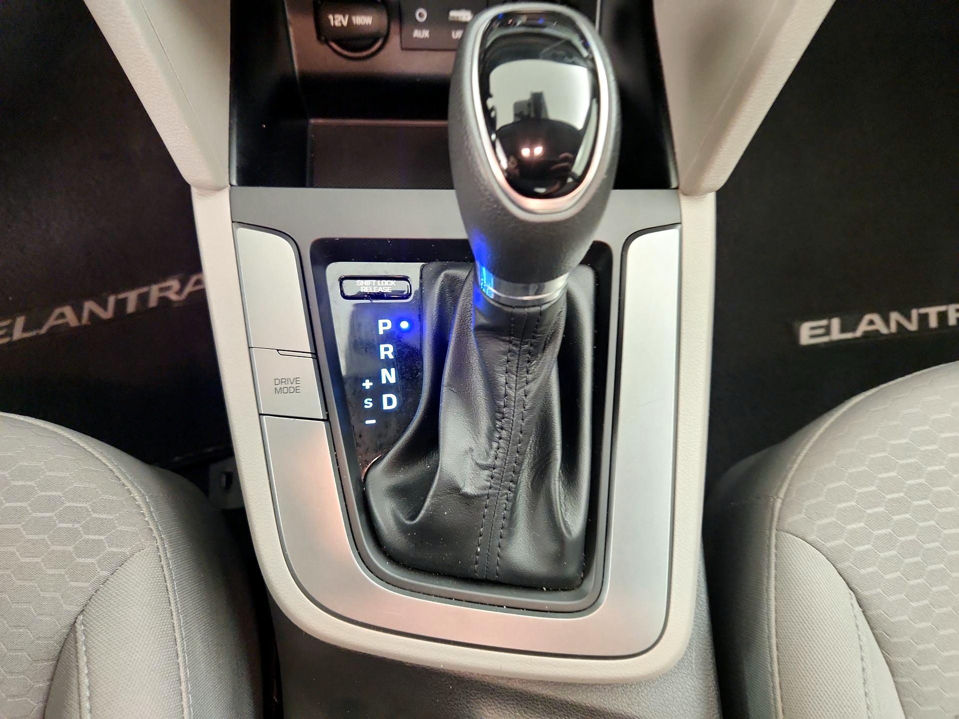 Thumbnail: 2020 Hyundai Elantra - 17