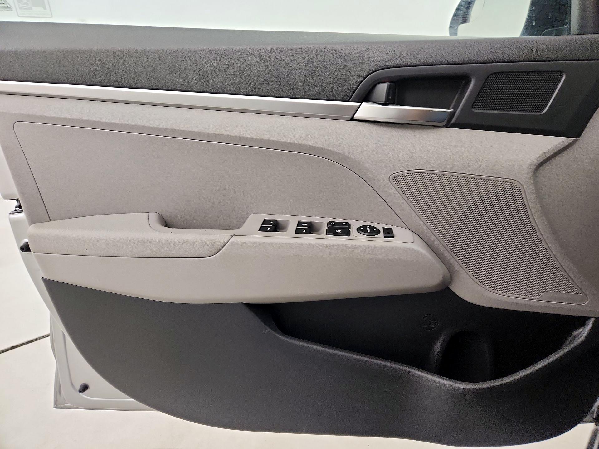 Thumbnail: 2020 Hyundai Elantra - 12