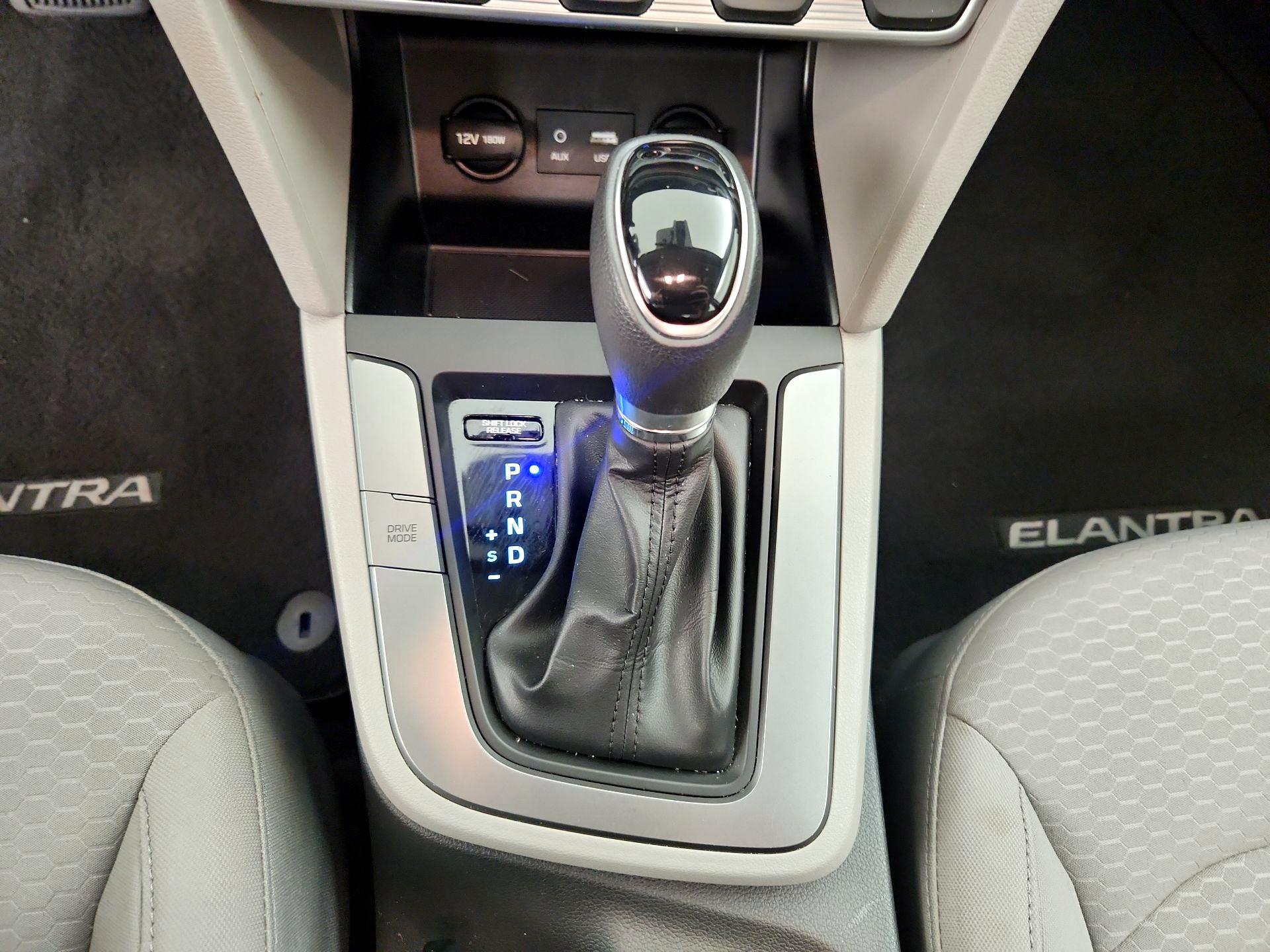 Thumbnail: 2020 Hyundai Elantra - 17