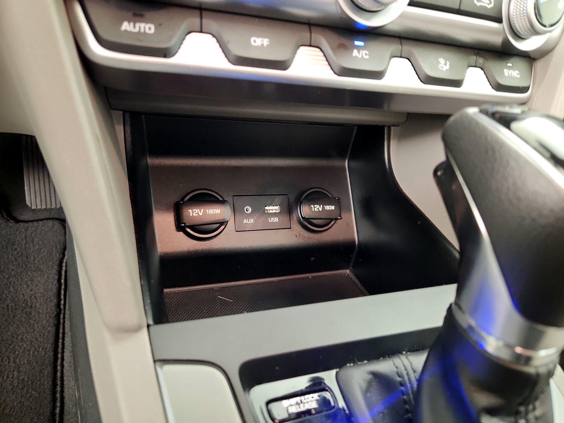 Thumbnail: 2020 Hyundai Elantra - 18