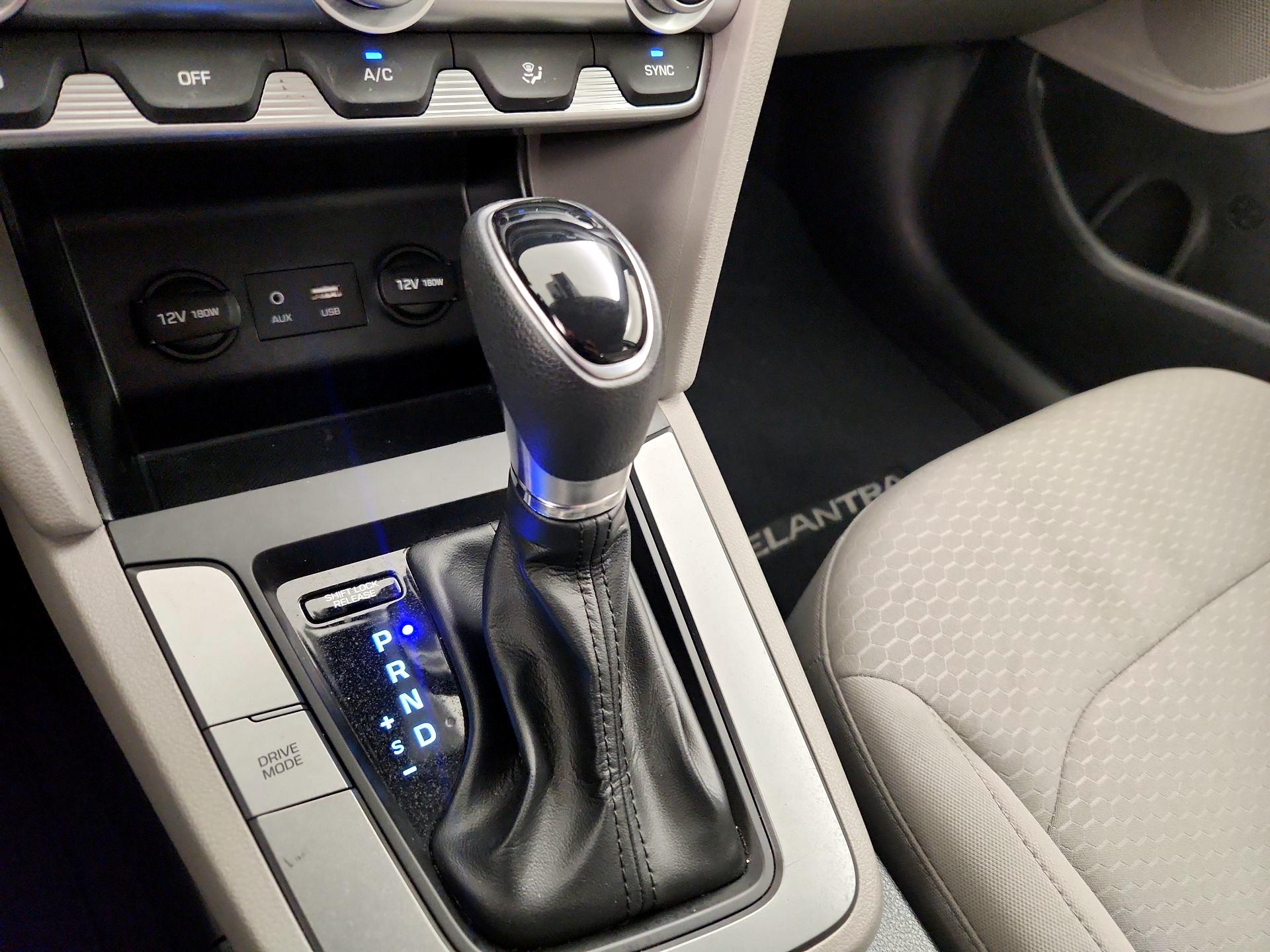 Thumbnail: 2020 Hyundai Elantra - 17