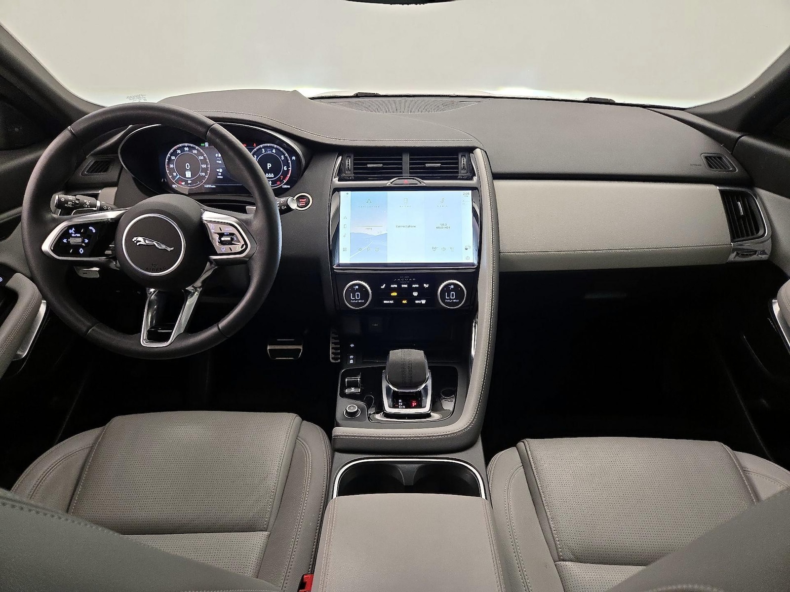 2024 Jaguar E-Pace R-DYNAMIC SE - Photo 10
