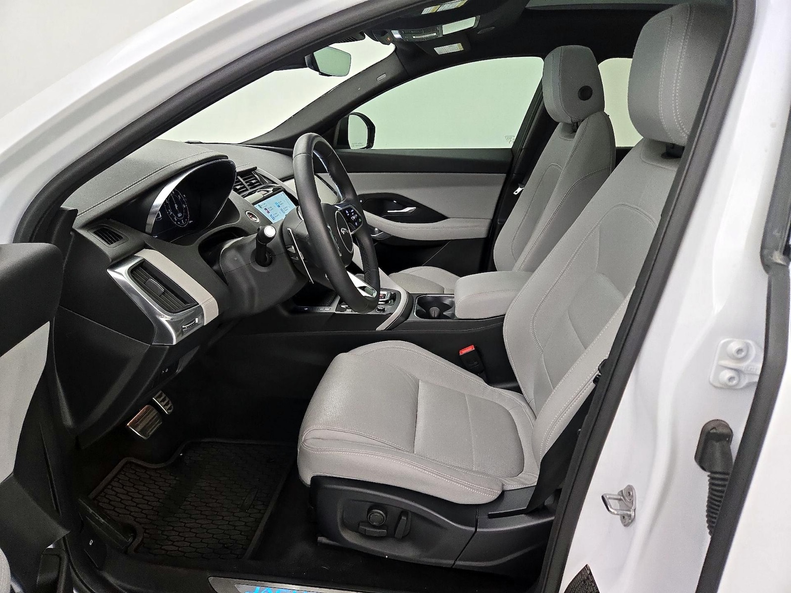 2024 Jaguar E-Pace R-DYNAMIC SE - Photo 12