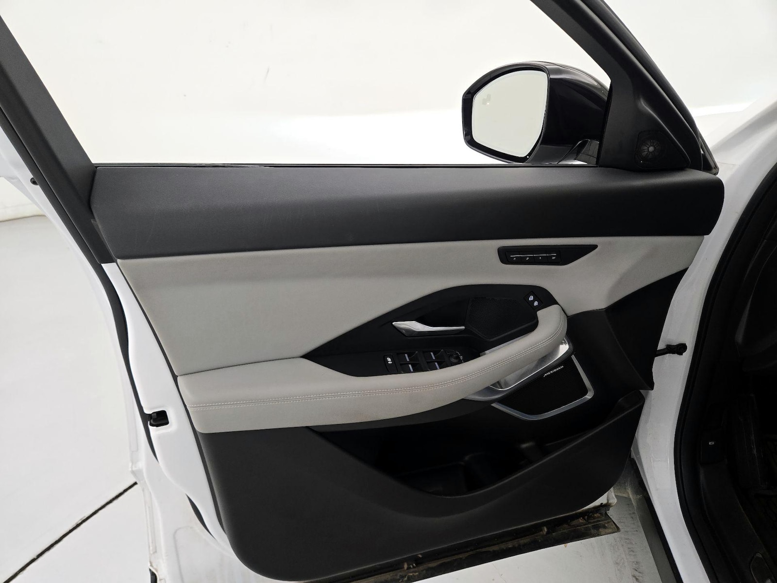 2024 Jaguar E-Pace R-DYNAMIC SE - Photo 13