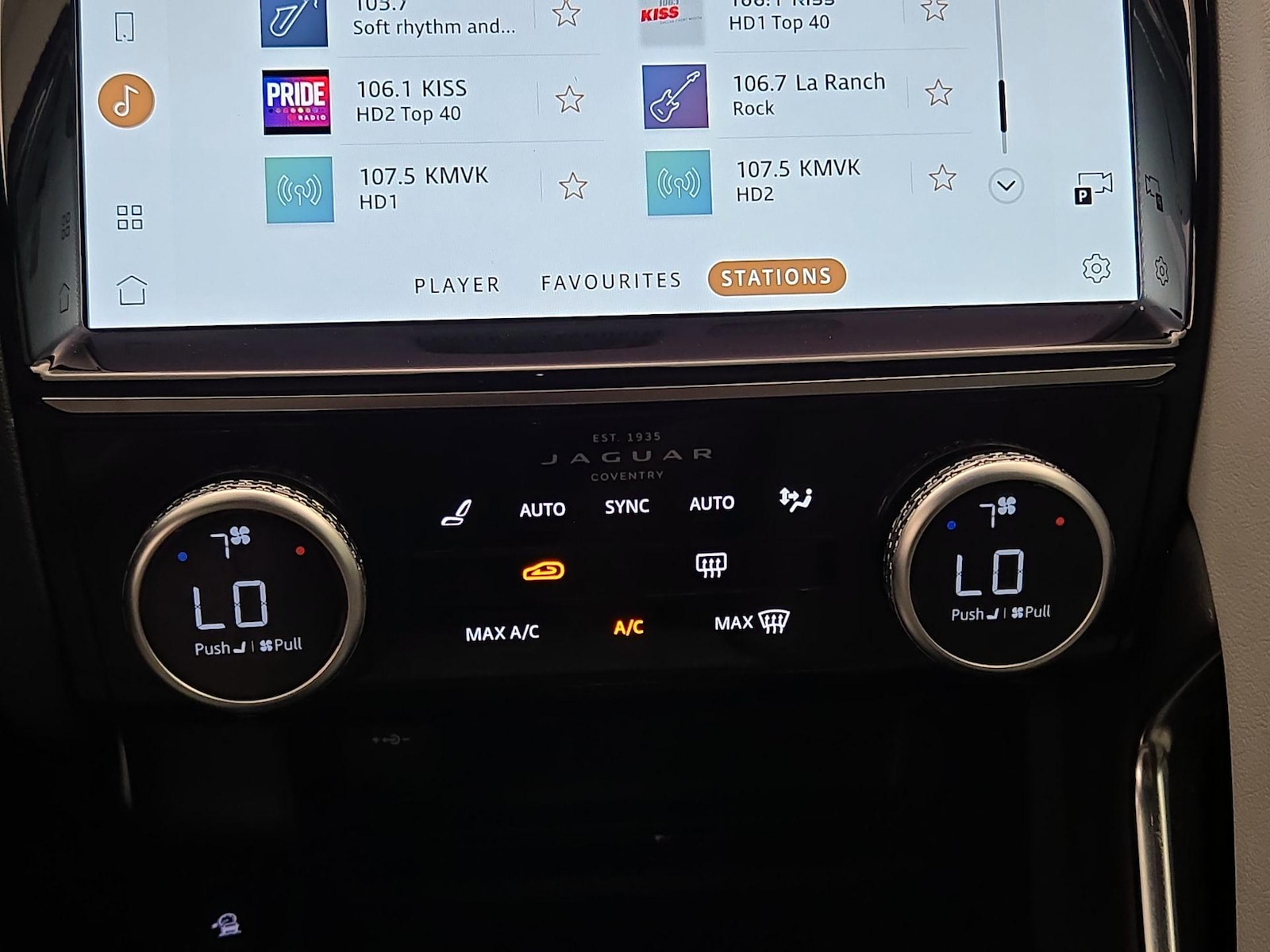 2024 Jaguar E-Pace R-DYNAMIC SE - Photo 18
