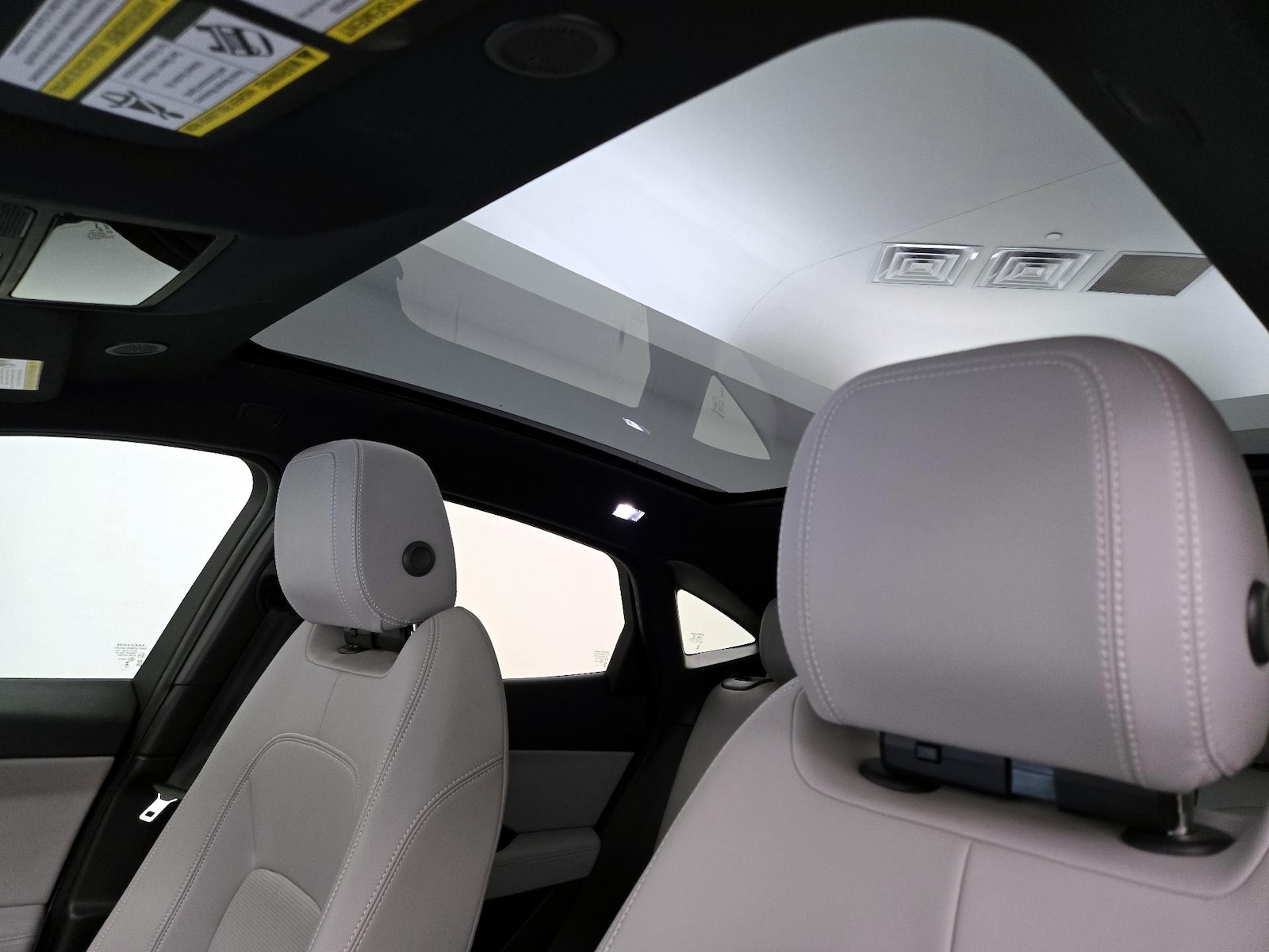 2024 Jaguar E-Pace R-DYNAMIC SE - Photo 21