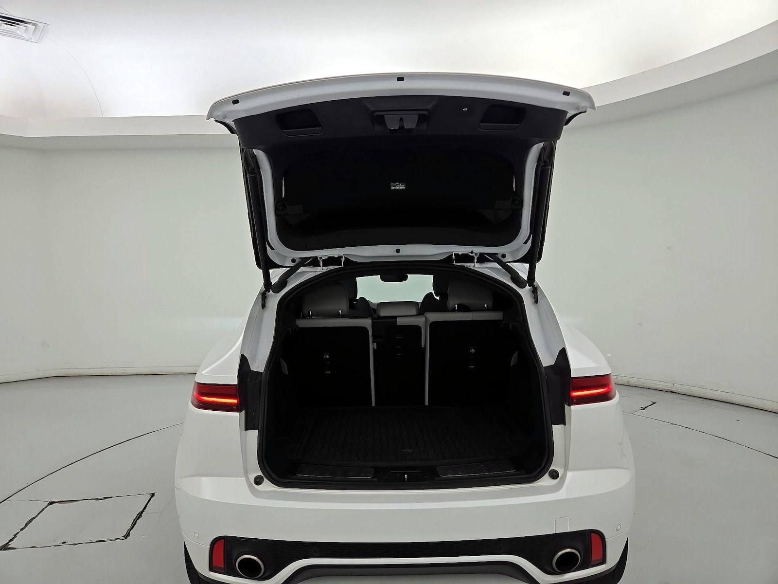 2024 Jaguar E-Pace R-DYNAMIC SE - Photo 23