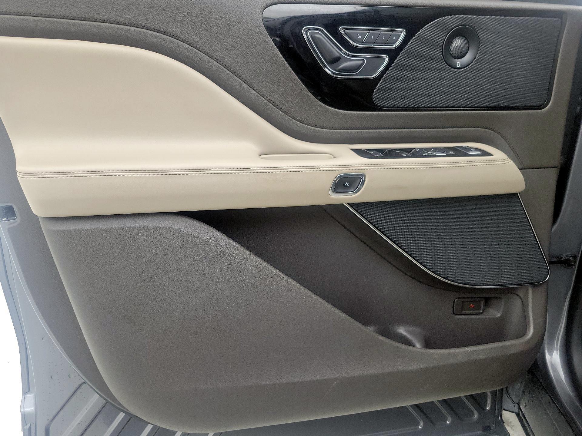 Thumbnail: 2021 Lincoln Aviator - 12
